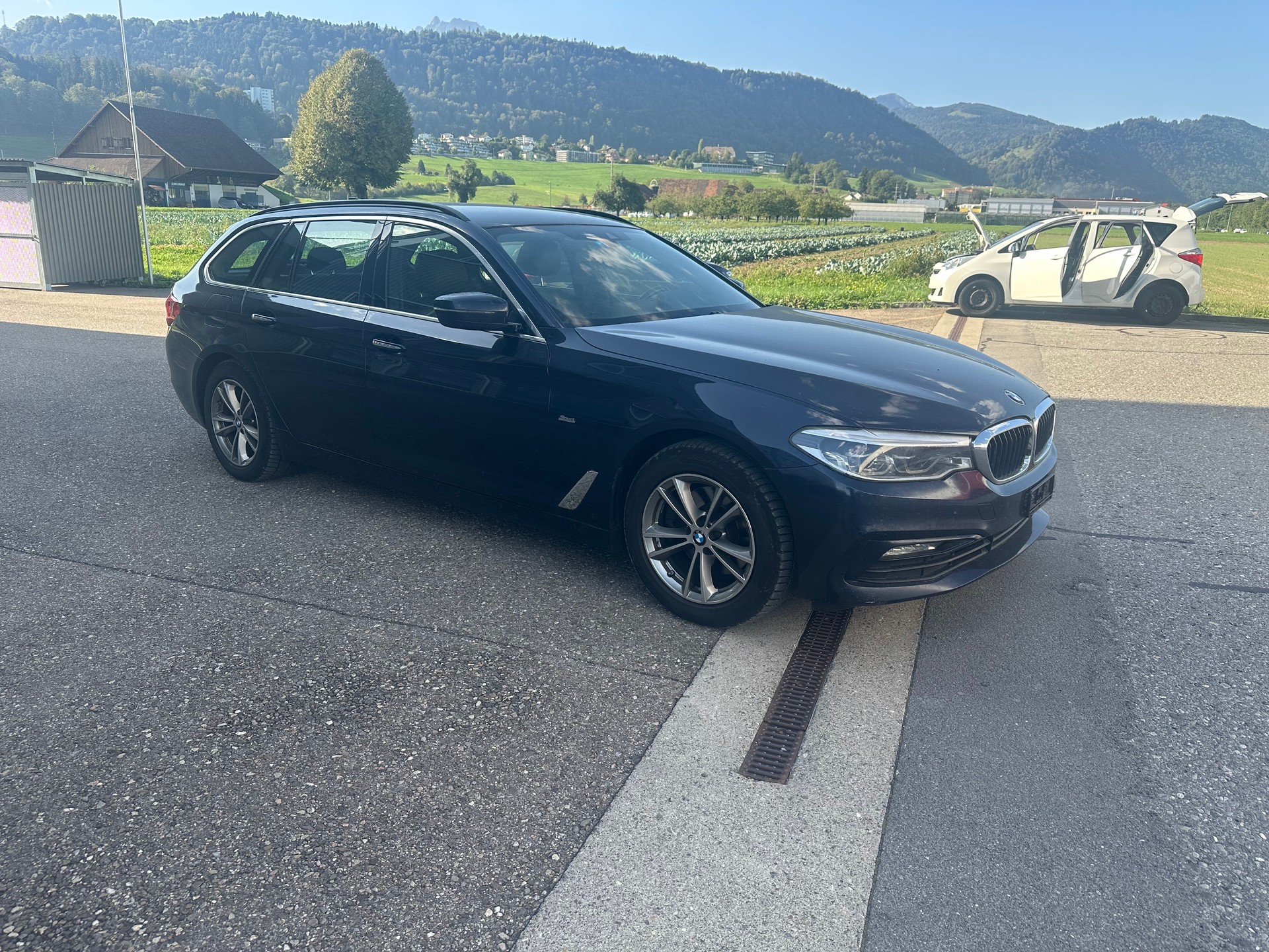 BMW 520d xDrive Touring Sport Line Steptronic-image-3