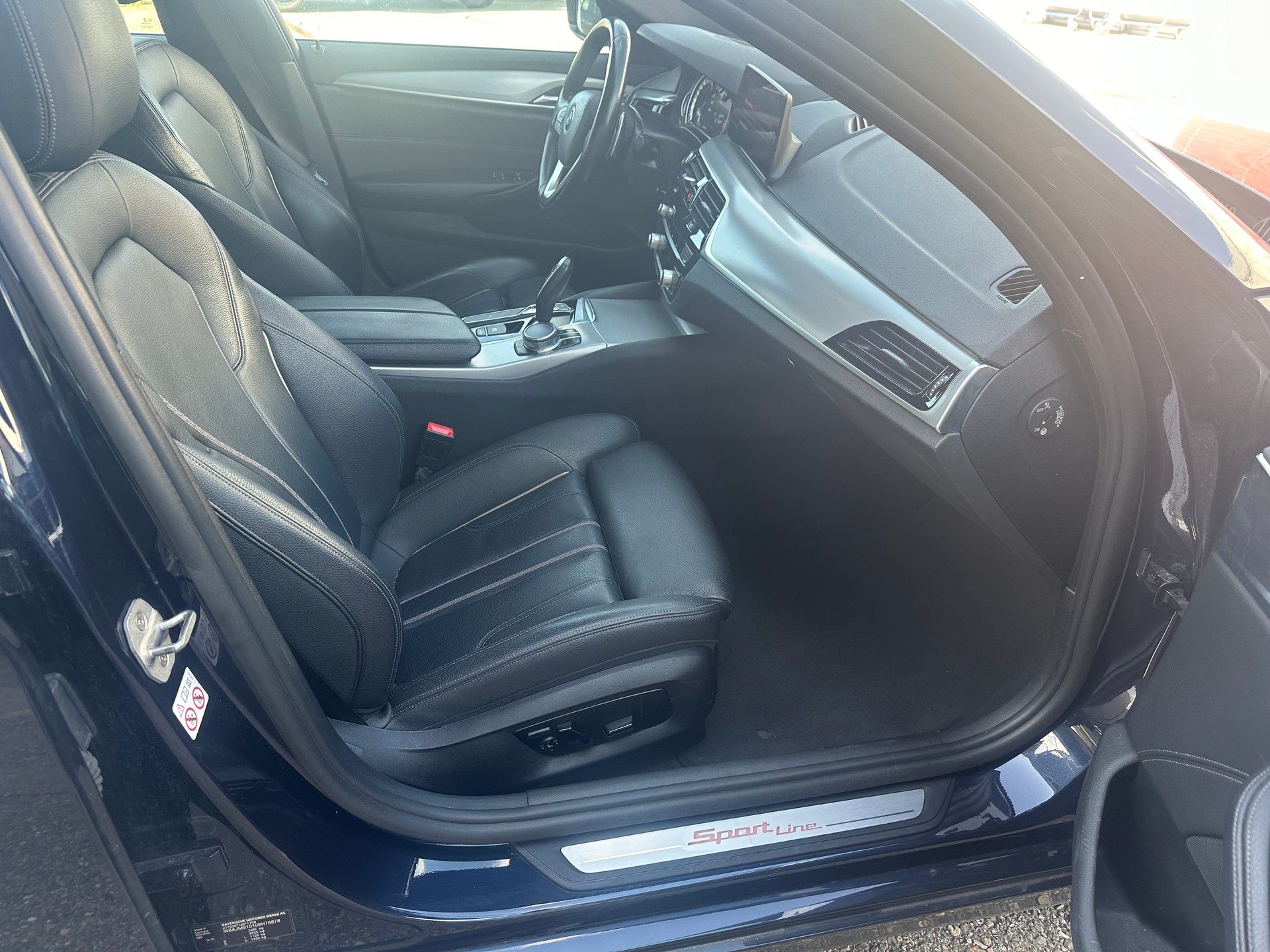BMW 520d xDrive Touring Sport Line Steptronic-image-8