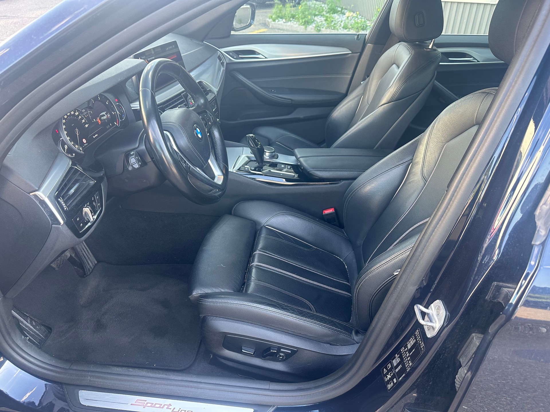 BMW 520d xDrive Touring Sport Line Steptronic-image-9