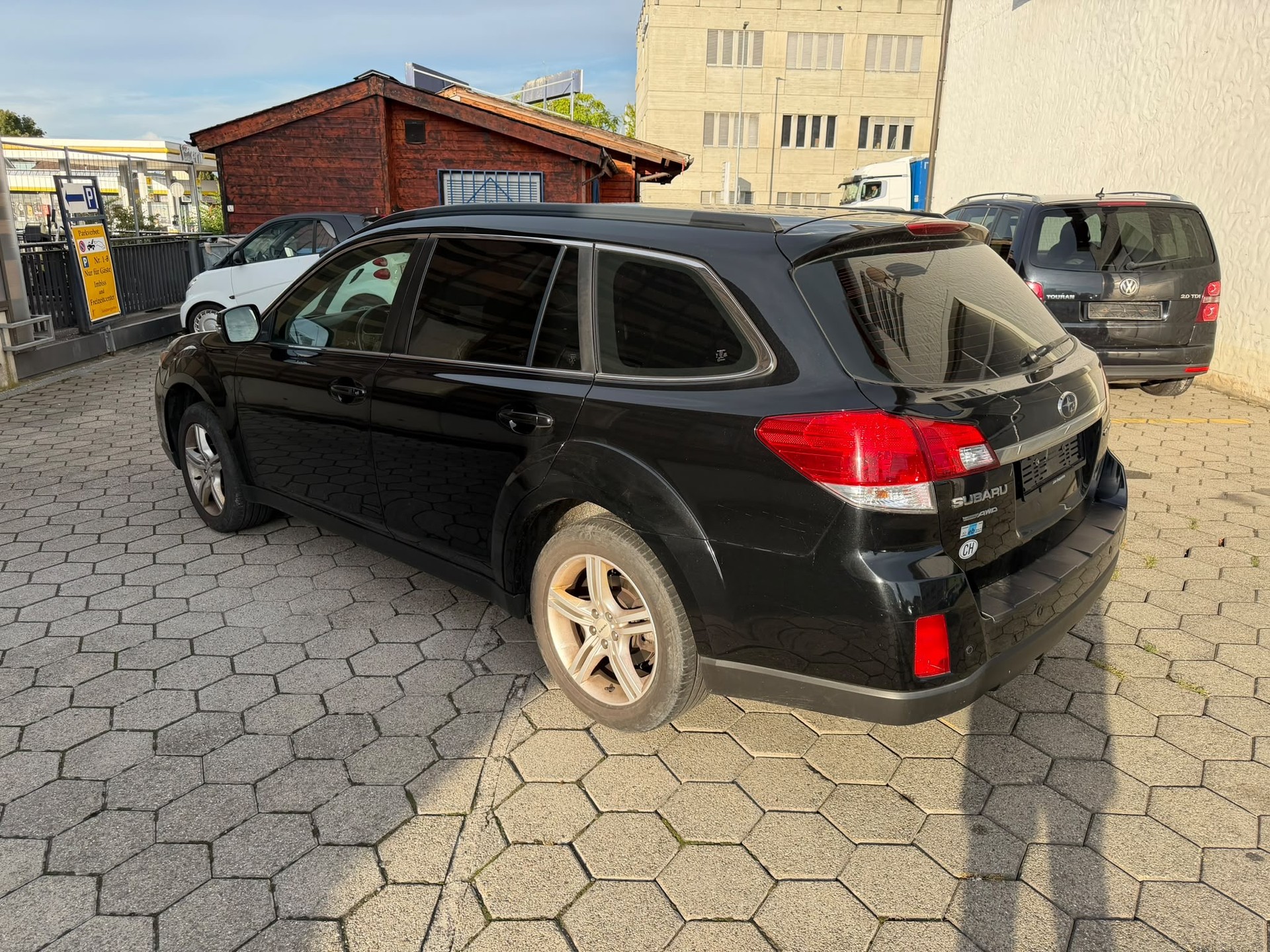 SUBARU Outback 3.6R Executive AWD Automatic-showroom-element-3
