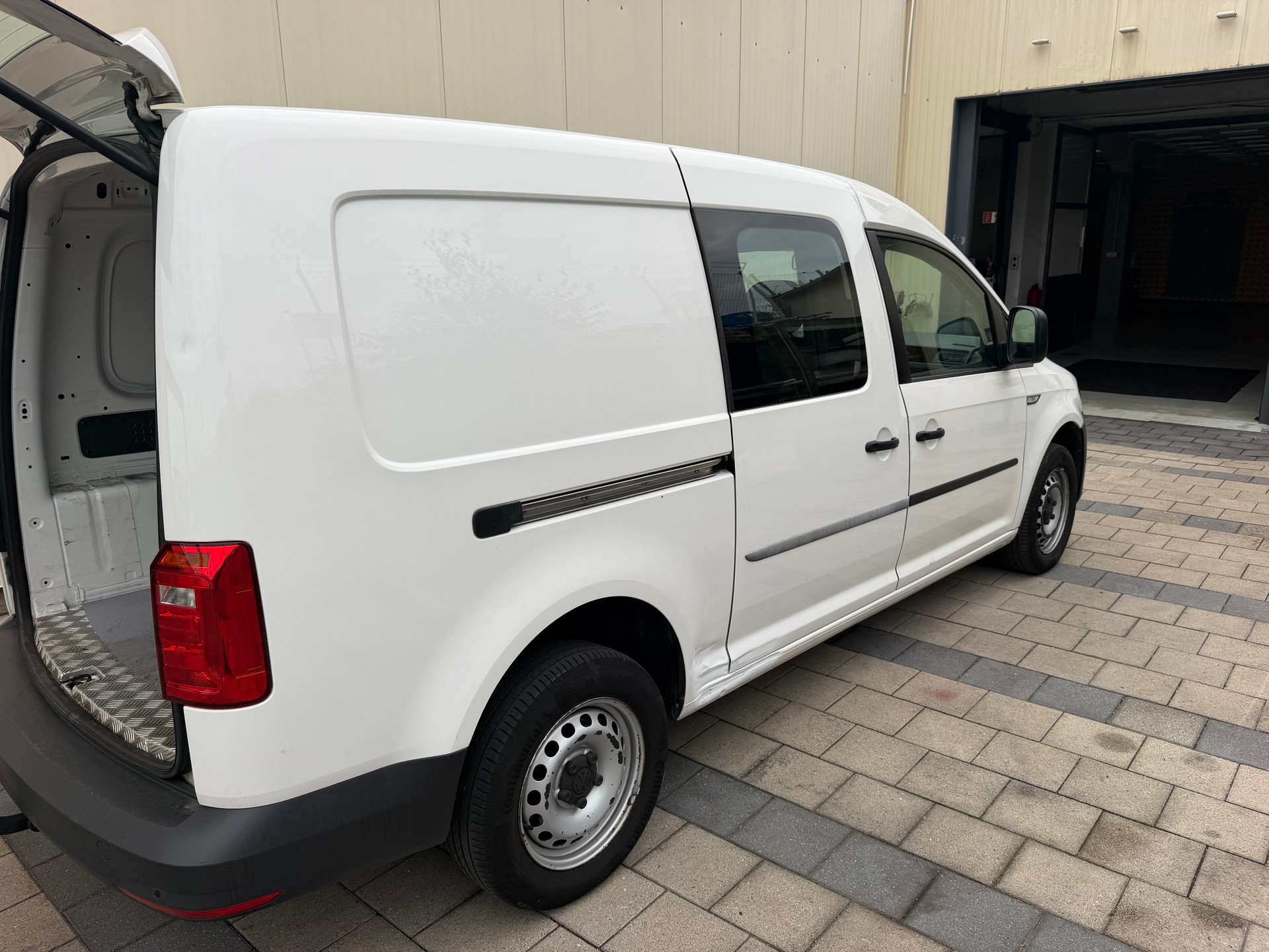 VW Caddy Maxi 2.0TDI Entry BlueMotion Technology-image-2
