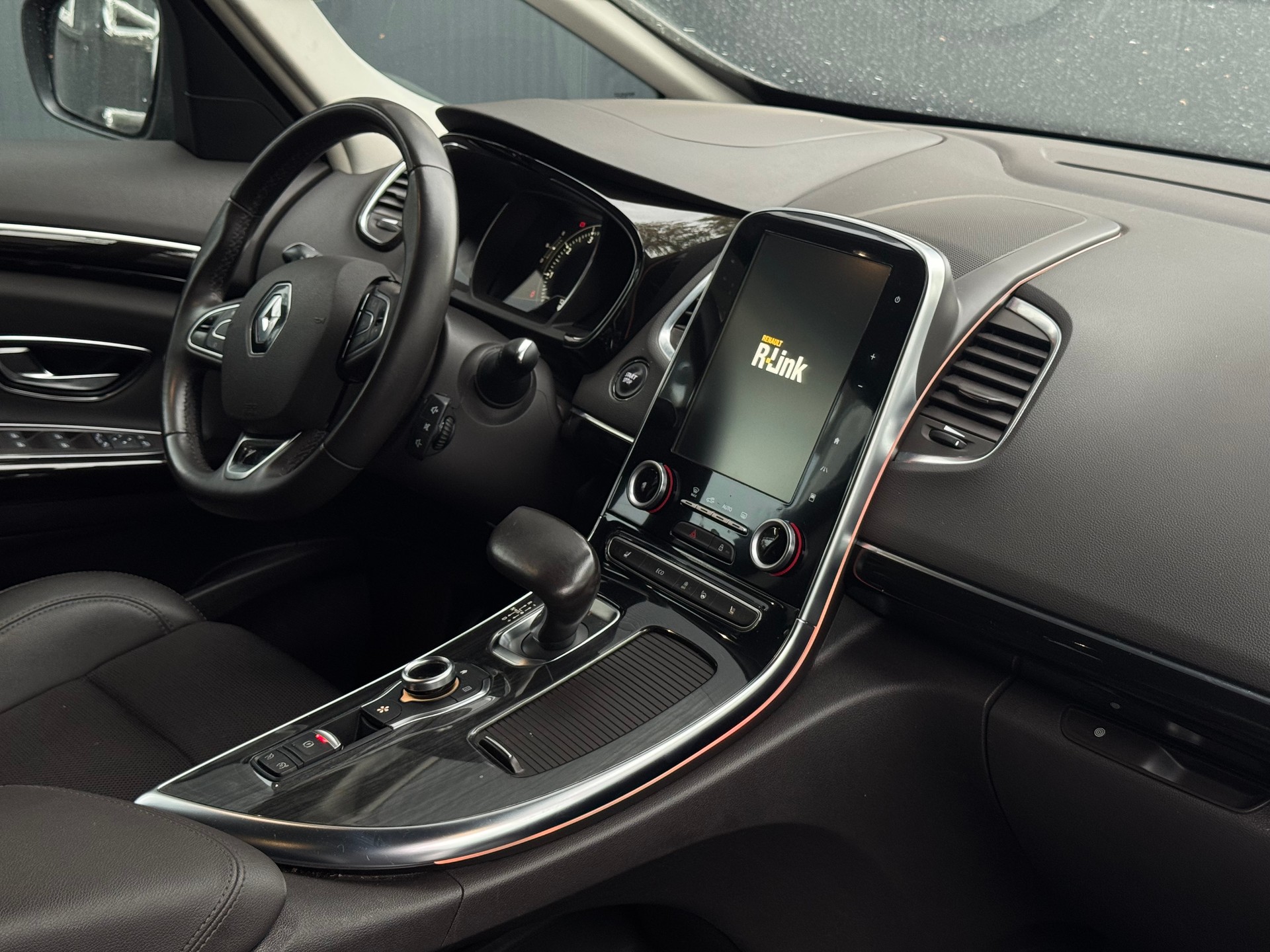 RENAULT Espace 1.6 TCe Intens EDC *7-Plätzer* Vollausstattung*-image-18