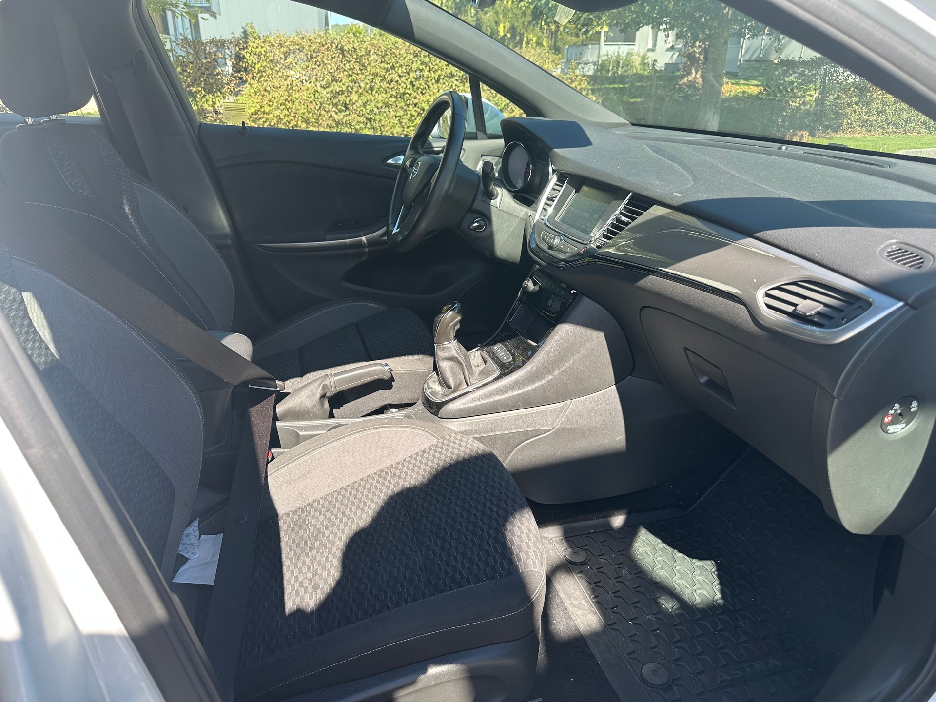 OPEL Astra Sports Tourer 1.2i Turbo Elegance-image-4