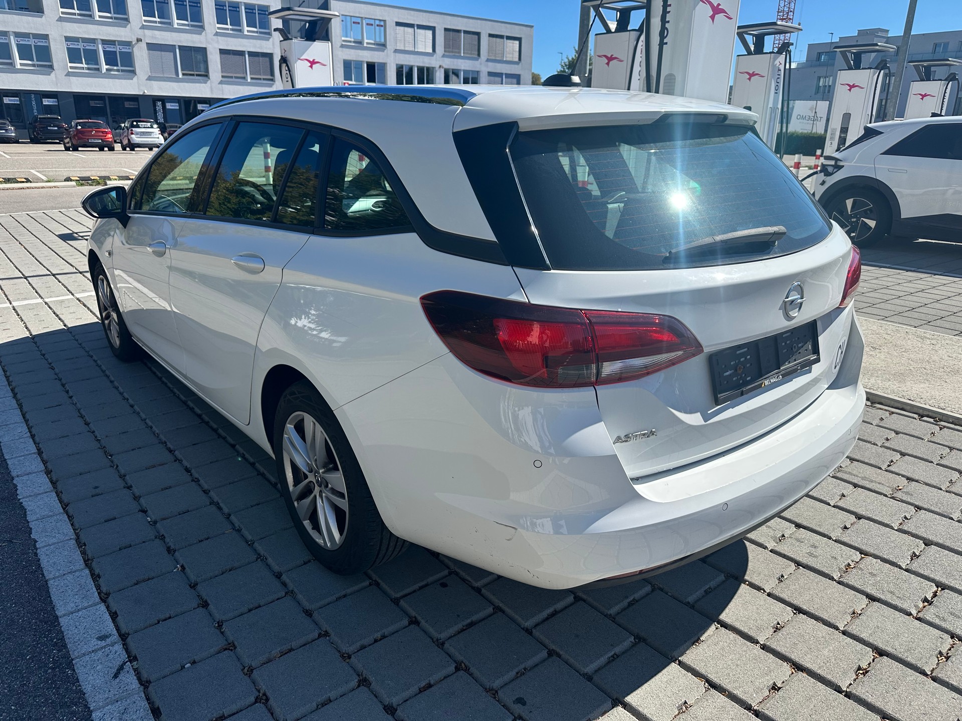 OPEL Astra Sports Tourer 1.2i Turbo Elegance-image-2