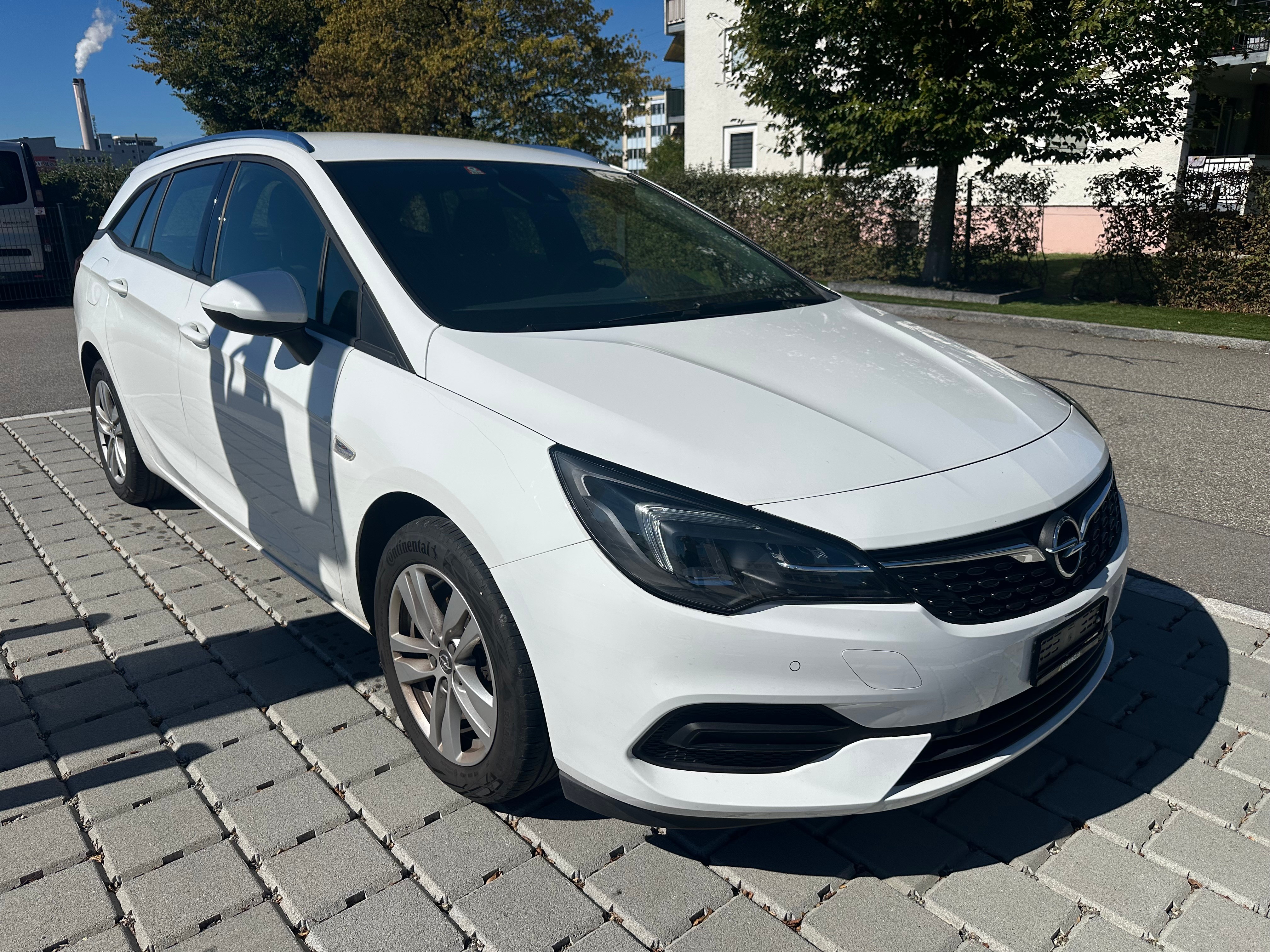 OPEL Astra Sports Tourer 1.2i Turbo Elegance — slika 1