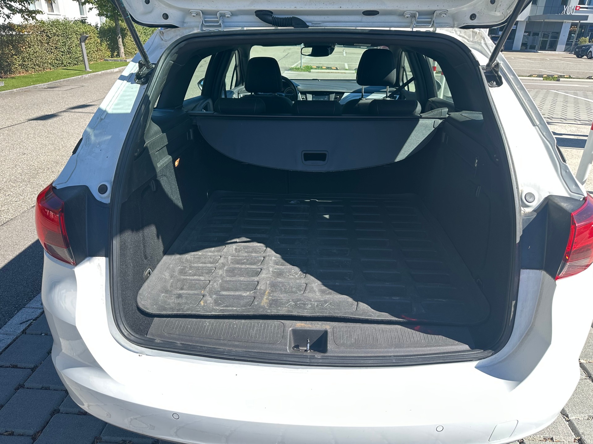 OPEL Astra Sports Tourer 1.2i Turbo Elegance-image-7