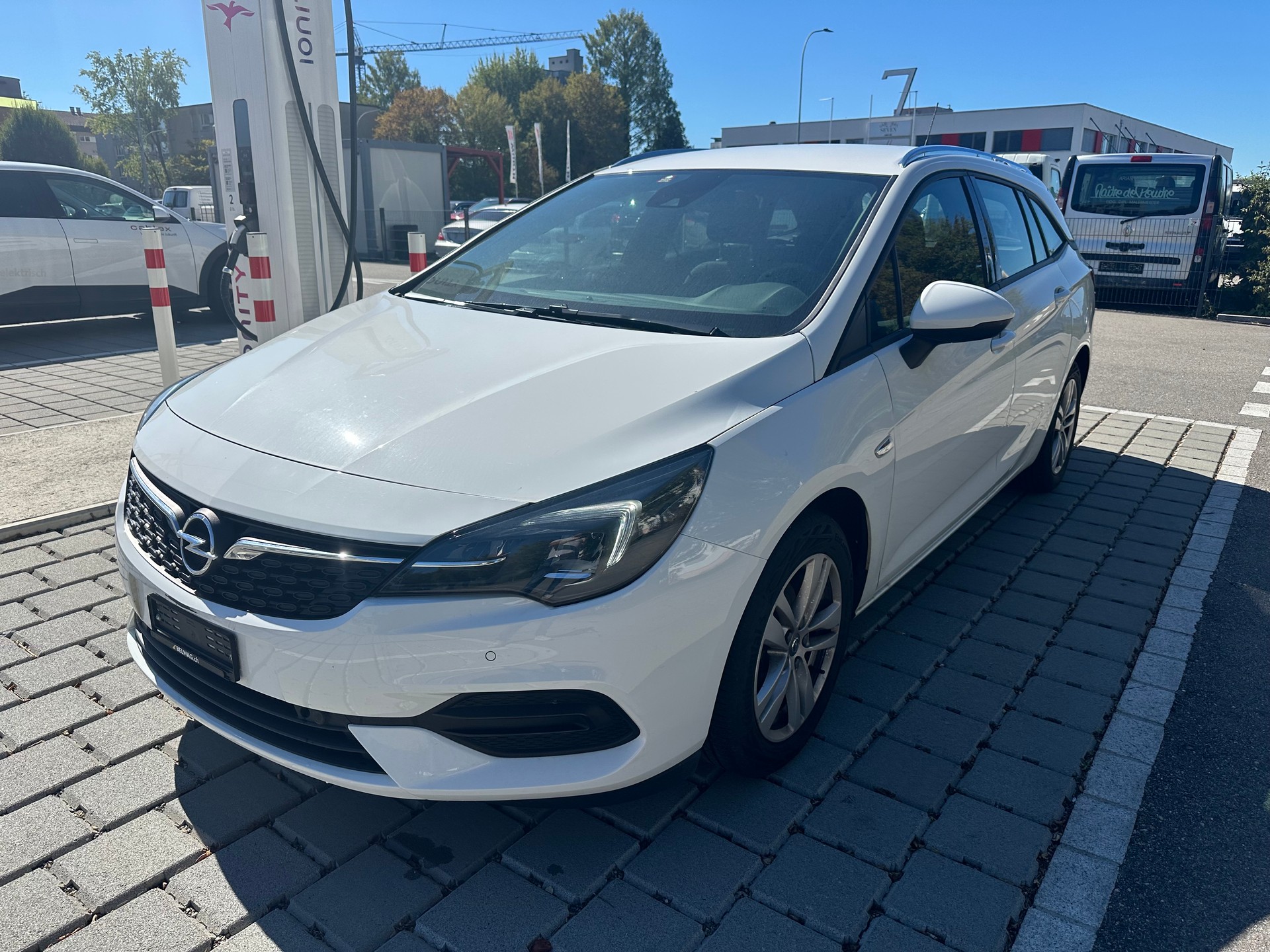OPEL Astra Sports Tourer 1.2i Turbo Elegance-image-1