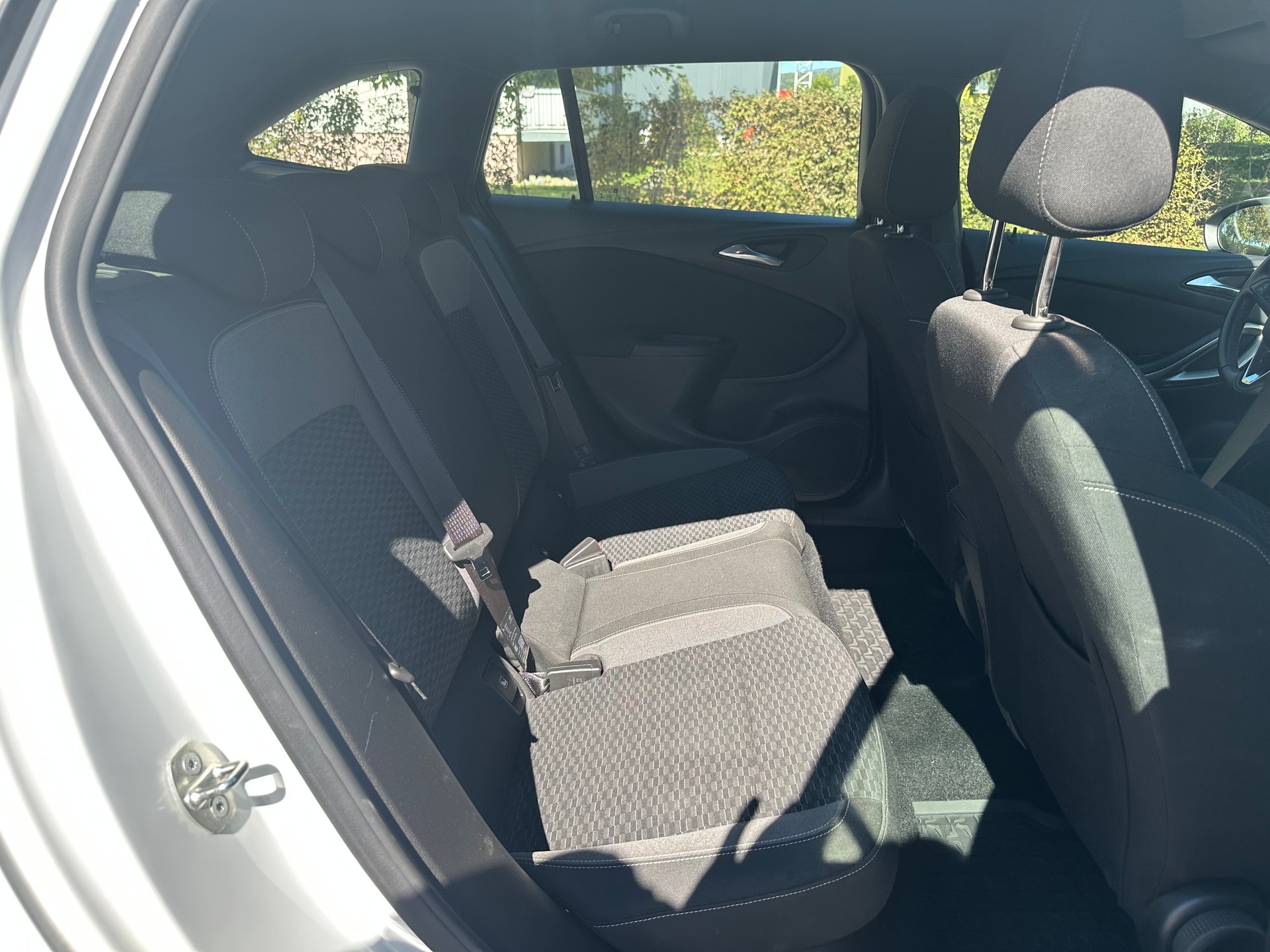 OPEL Astra Sports Tourer 1.2i Turbo Elegance-image-6