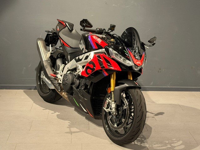 APRILIA Tuono V4 1100 Factory-showroom-element-1