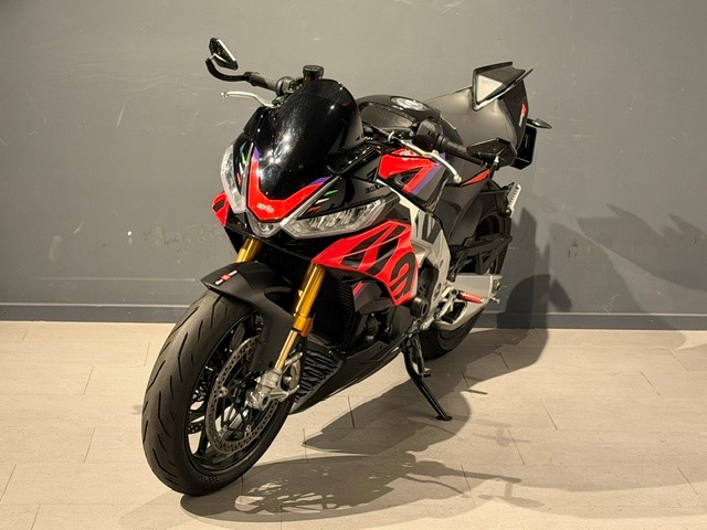 APRILIA Tuono V4 1100 Factory-showroom-element-2