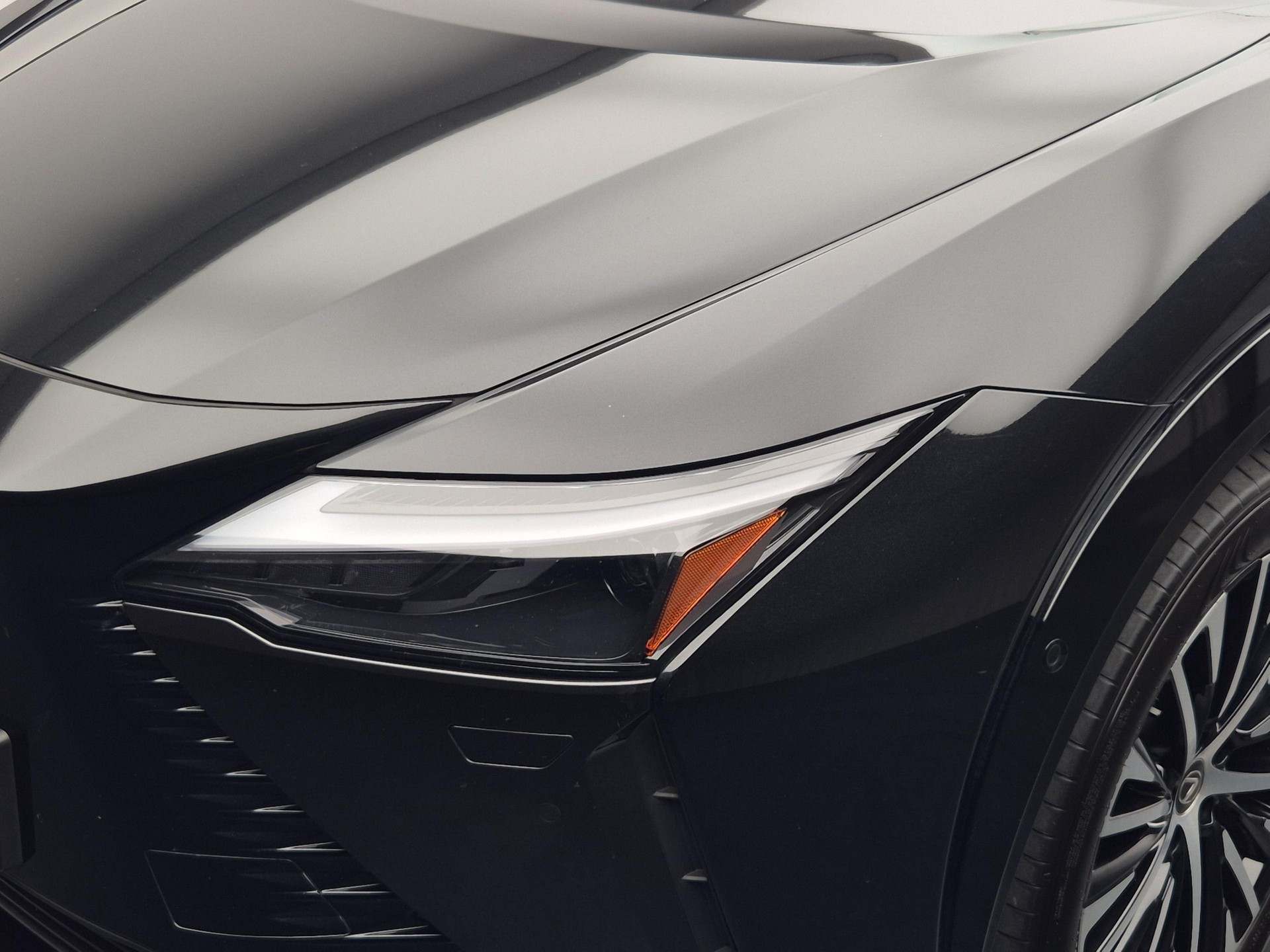 LEXUS RZ 450e Excellence-image-17