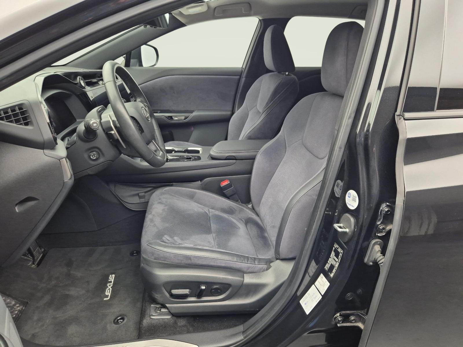 LEXUS RZ 450e Excellence-image-3