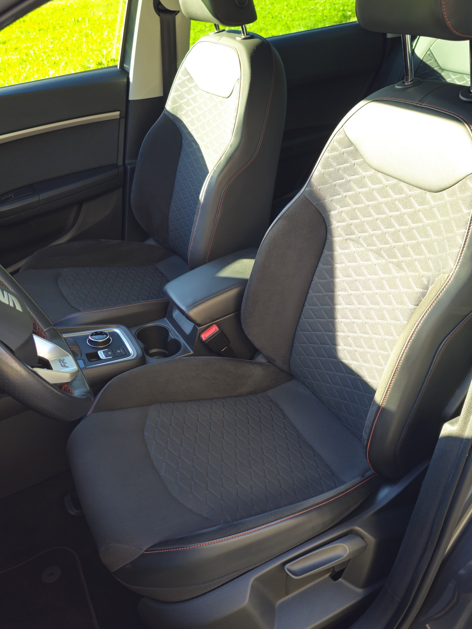 SEAT Ateca 2.0 TSI FR 4Drive DSG *Anhängerkupplung+8-fach bereift*-image-8