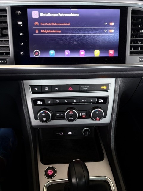 SEAT Ateca 2.0 TSI FR 4Drive DSG *Anhängerkupplung+8-fach bereift*-image-11