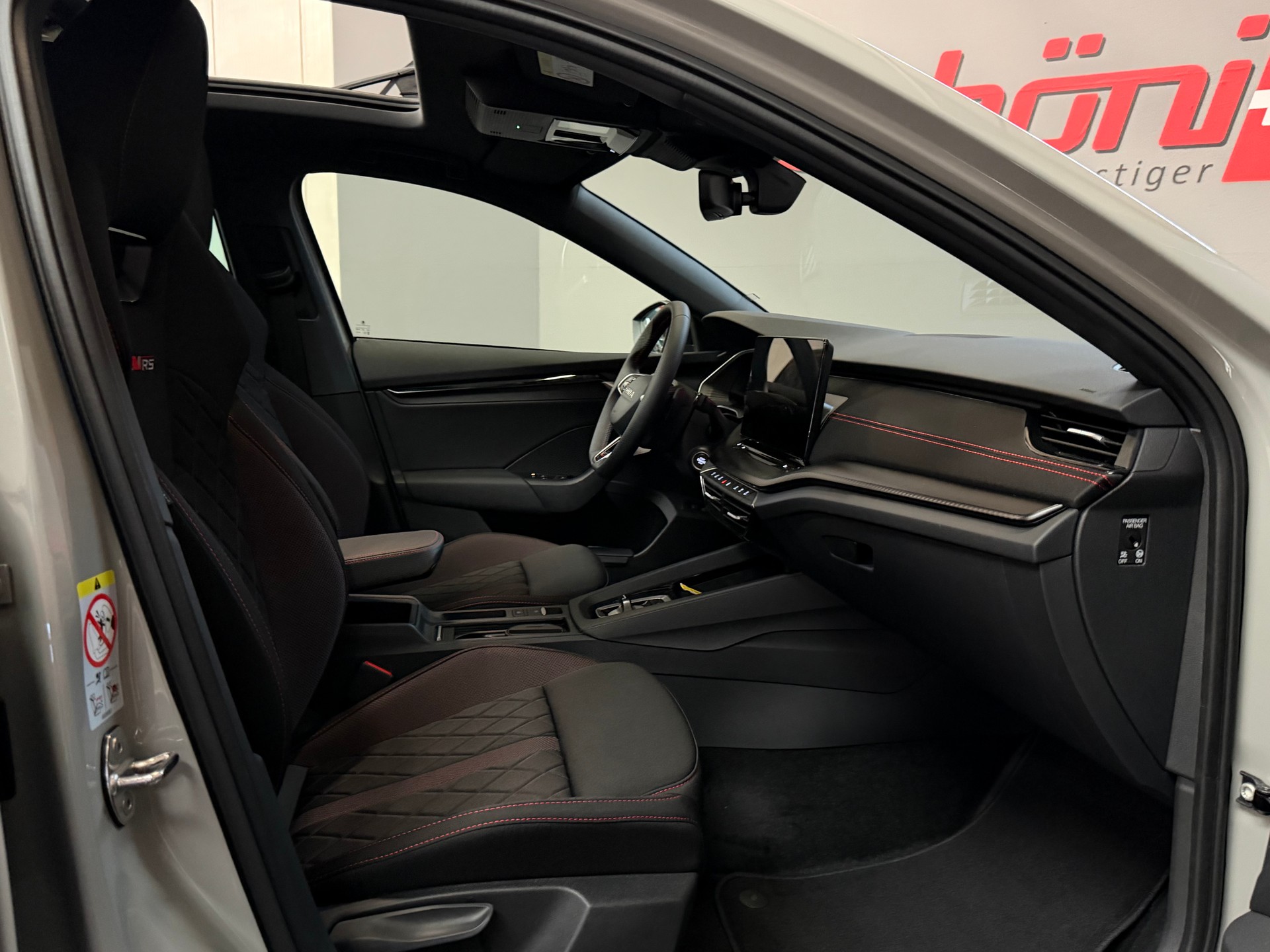 SKODA Octavia Combi 2.0 TSI DSG RS-image-15