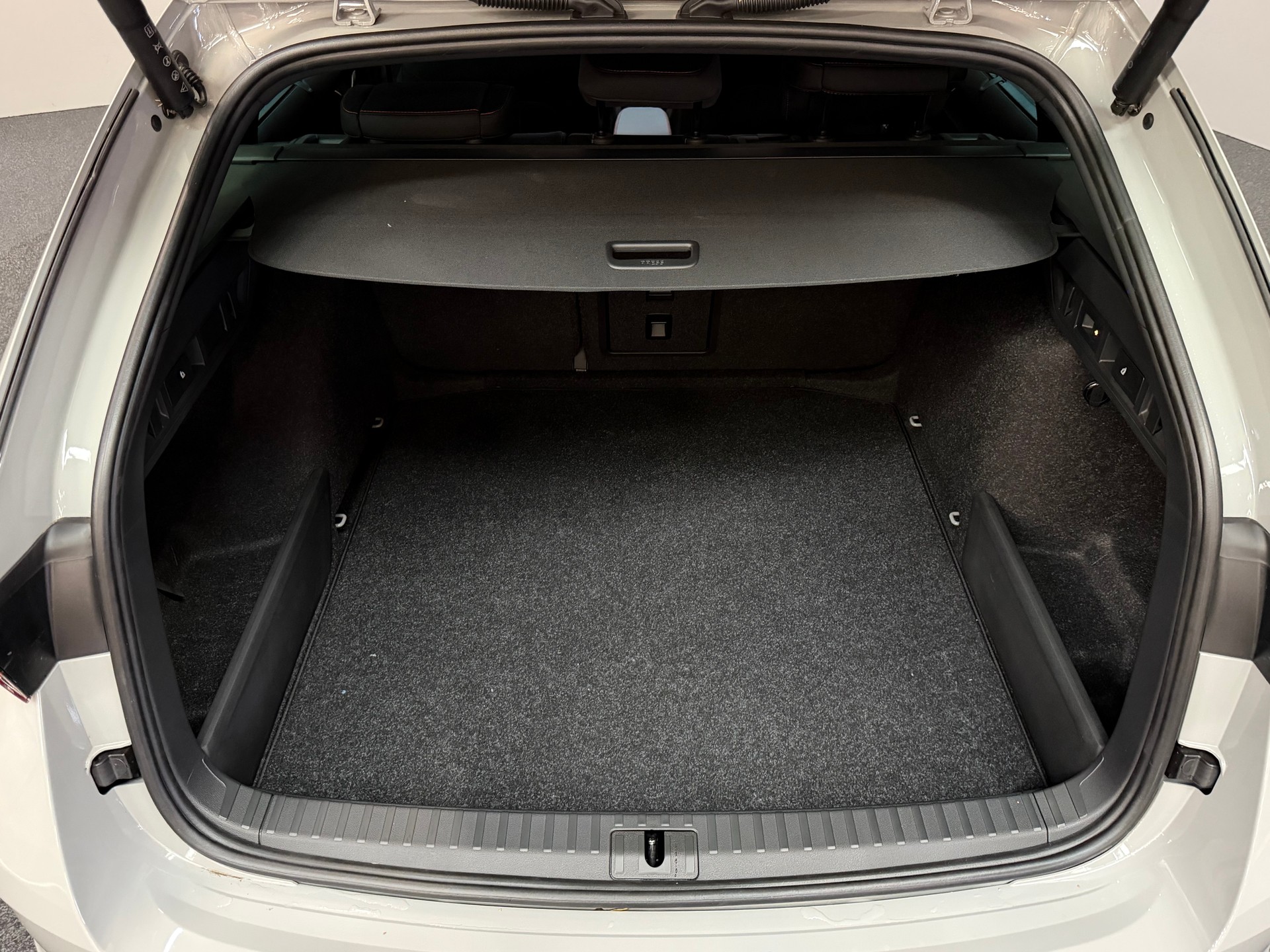 SKODA Octavia Combi 2.0 TSI DSG RS-image-11