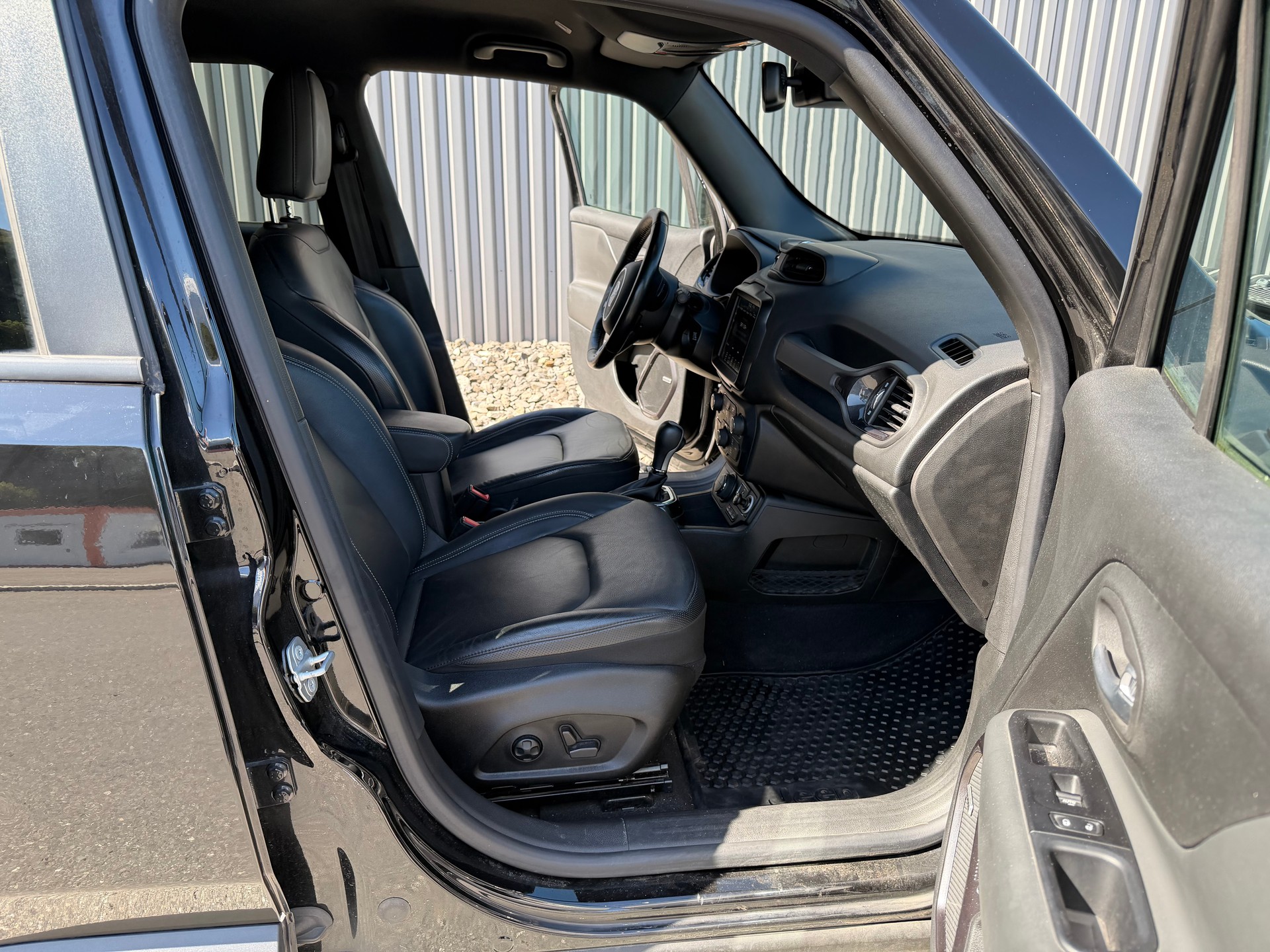 JEEP Renegade 1.3 T PHEV S AWD-image-23