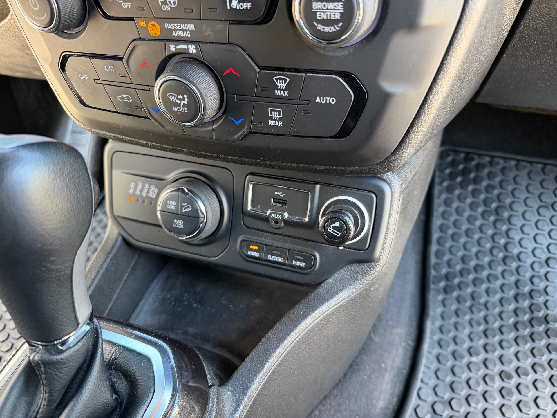 JEEP Renegade 1.3 T PHEV S AWD-image-26