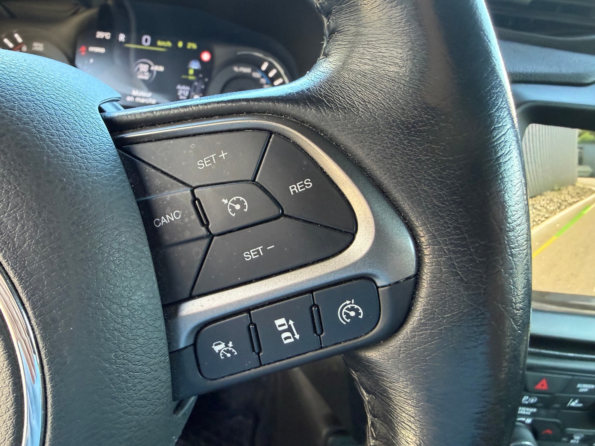 JEEP Renegade 1.3 T PHEV S AWD-image-33