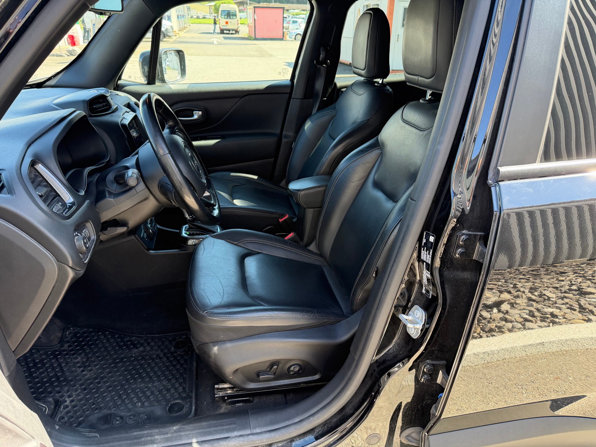 JEEP Renegade 1.3 T PHEV S AWD-image-18