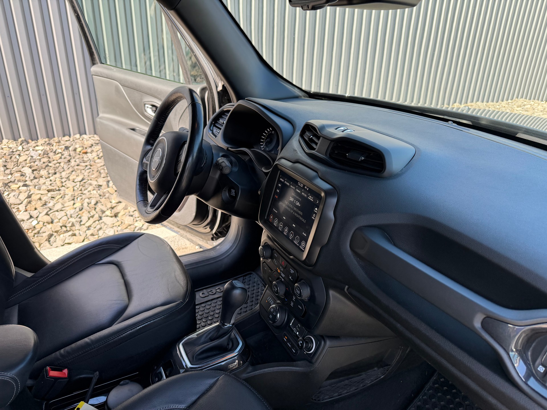 JEEP Renegade 1.3 T PHEV S AWD-image-25