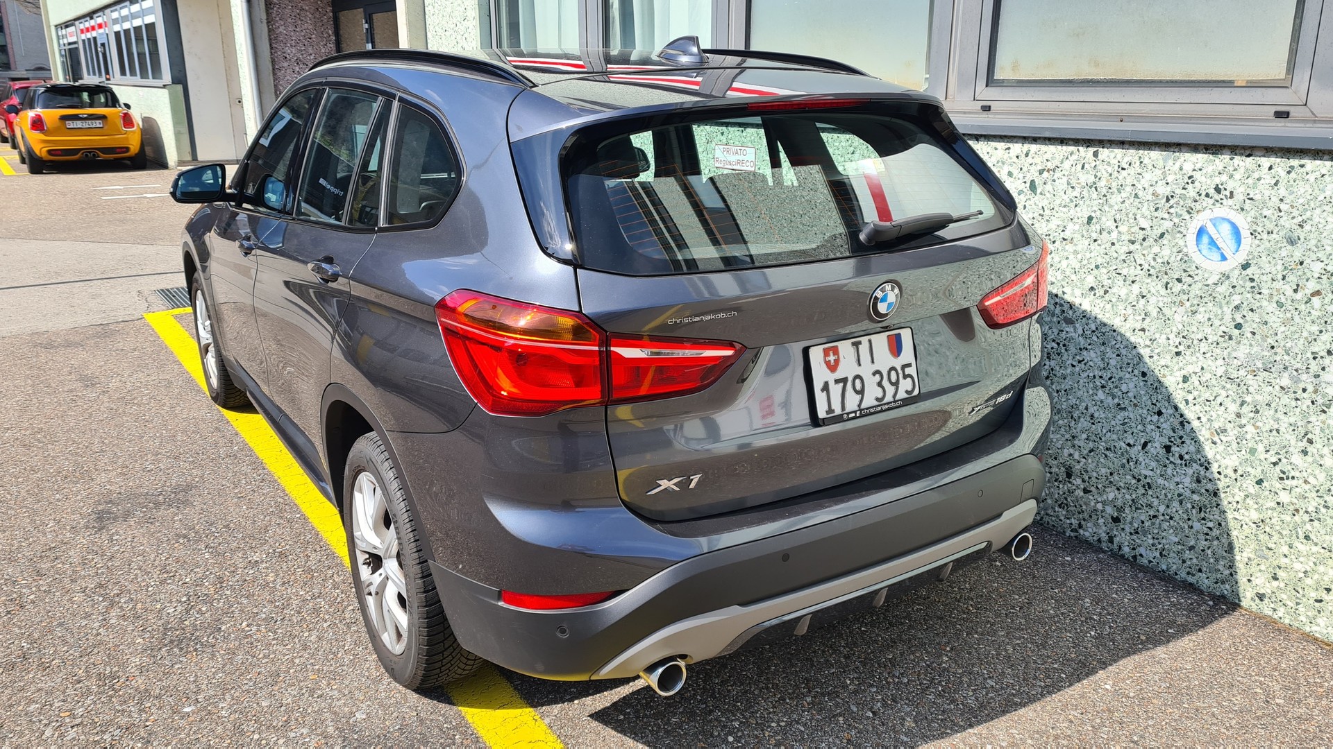 BMW 18d xDrive-image-1