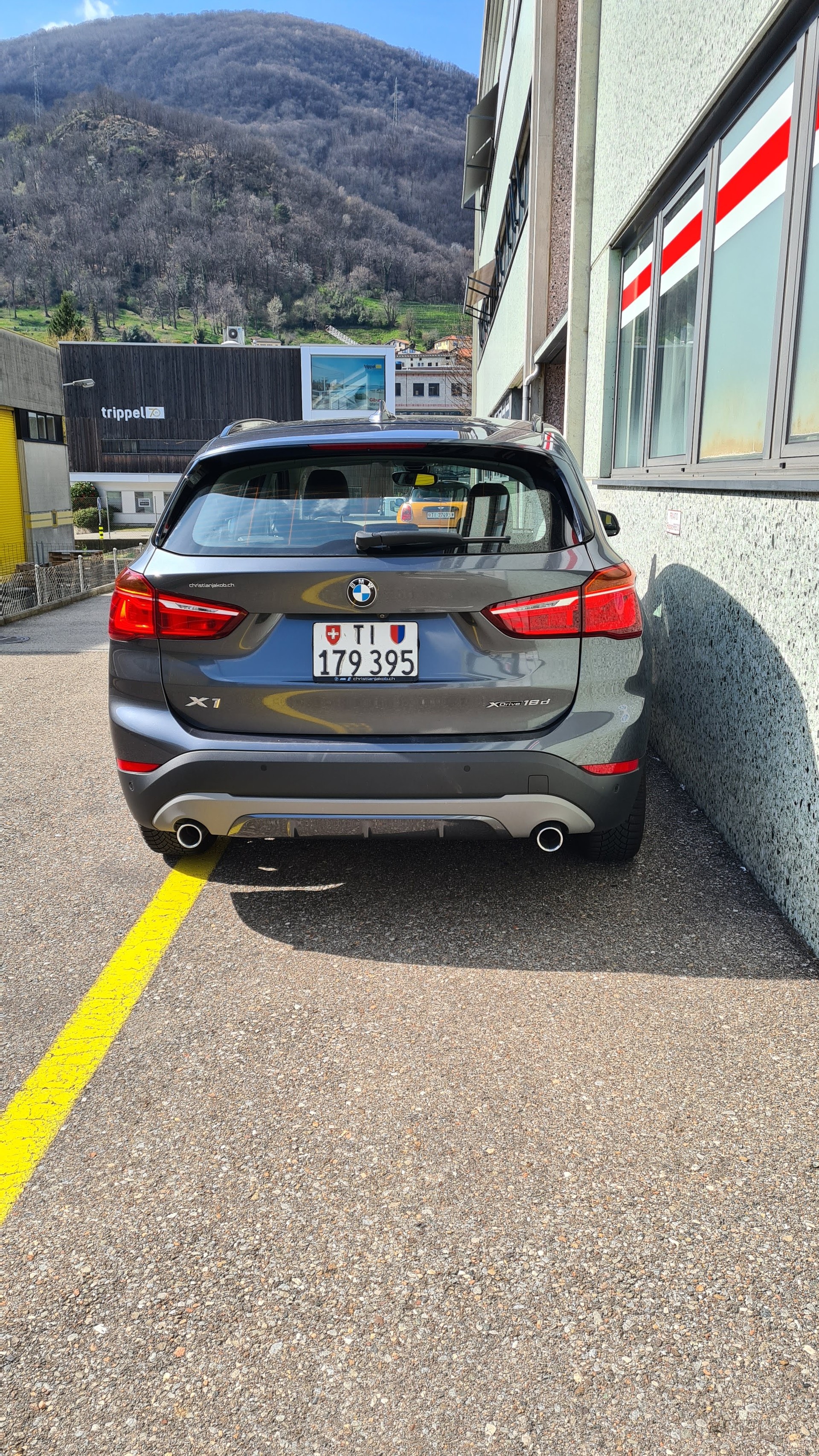 BMW 18d xDrive-image-4