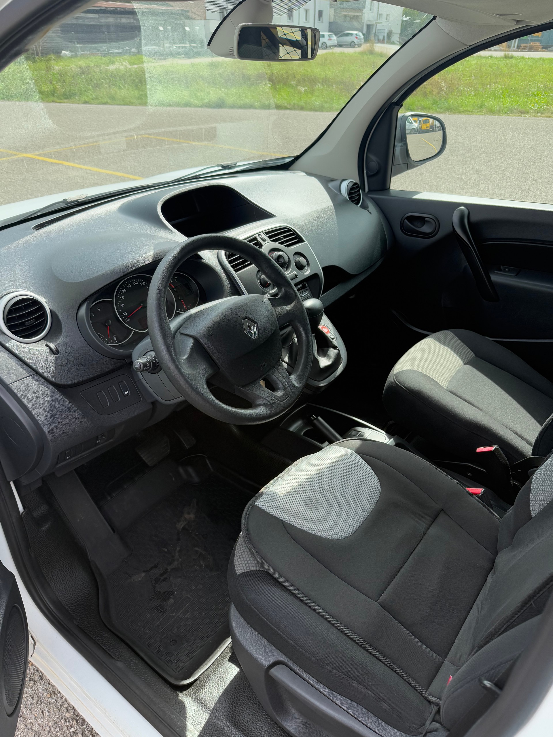 RENAULT Kangoo Medium TCe 115 Business A-image-7