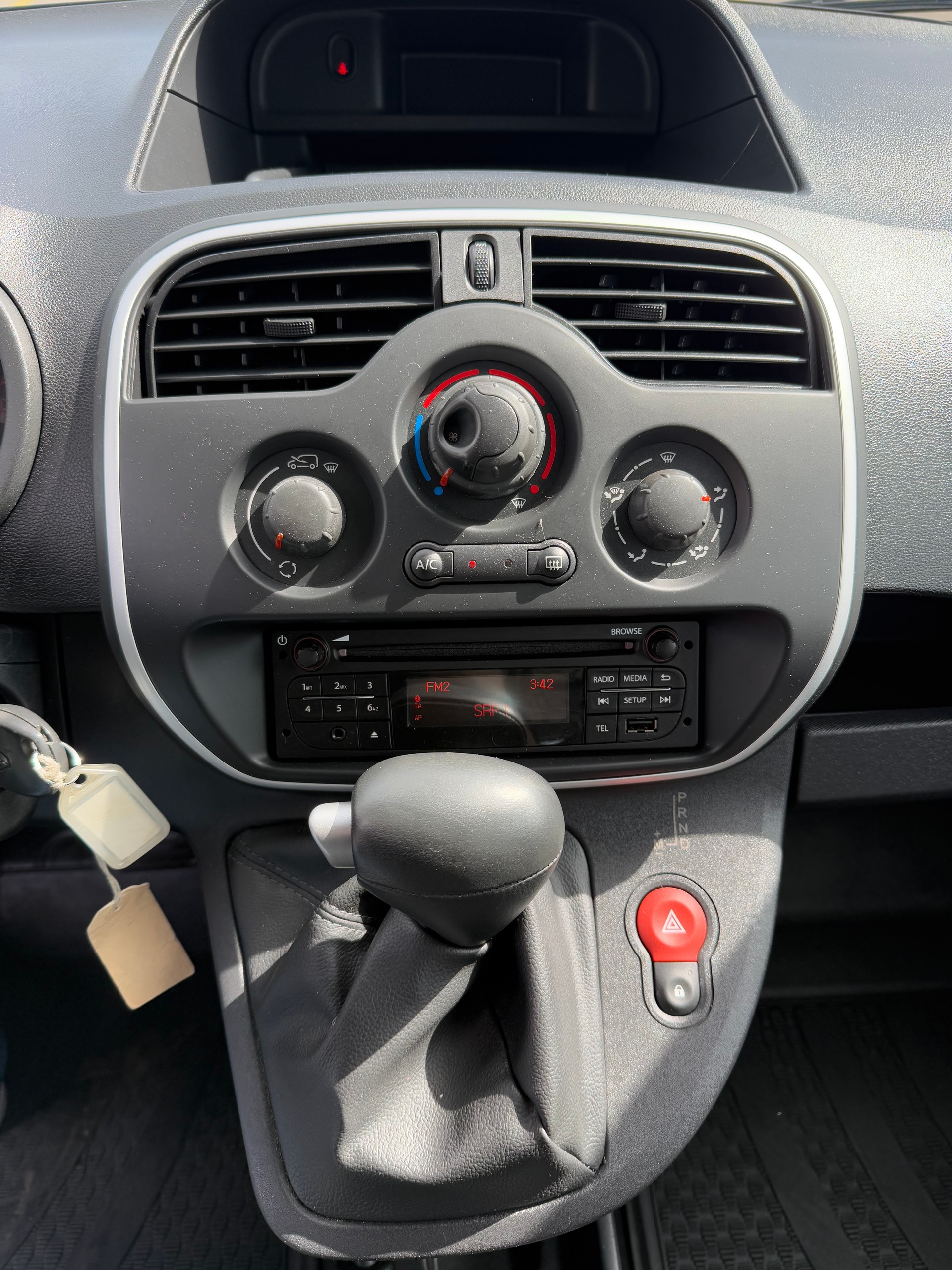 RENAULT Kangoo Medium TCe 115 Business A-image-6