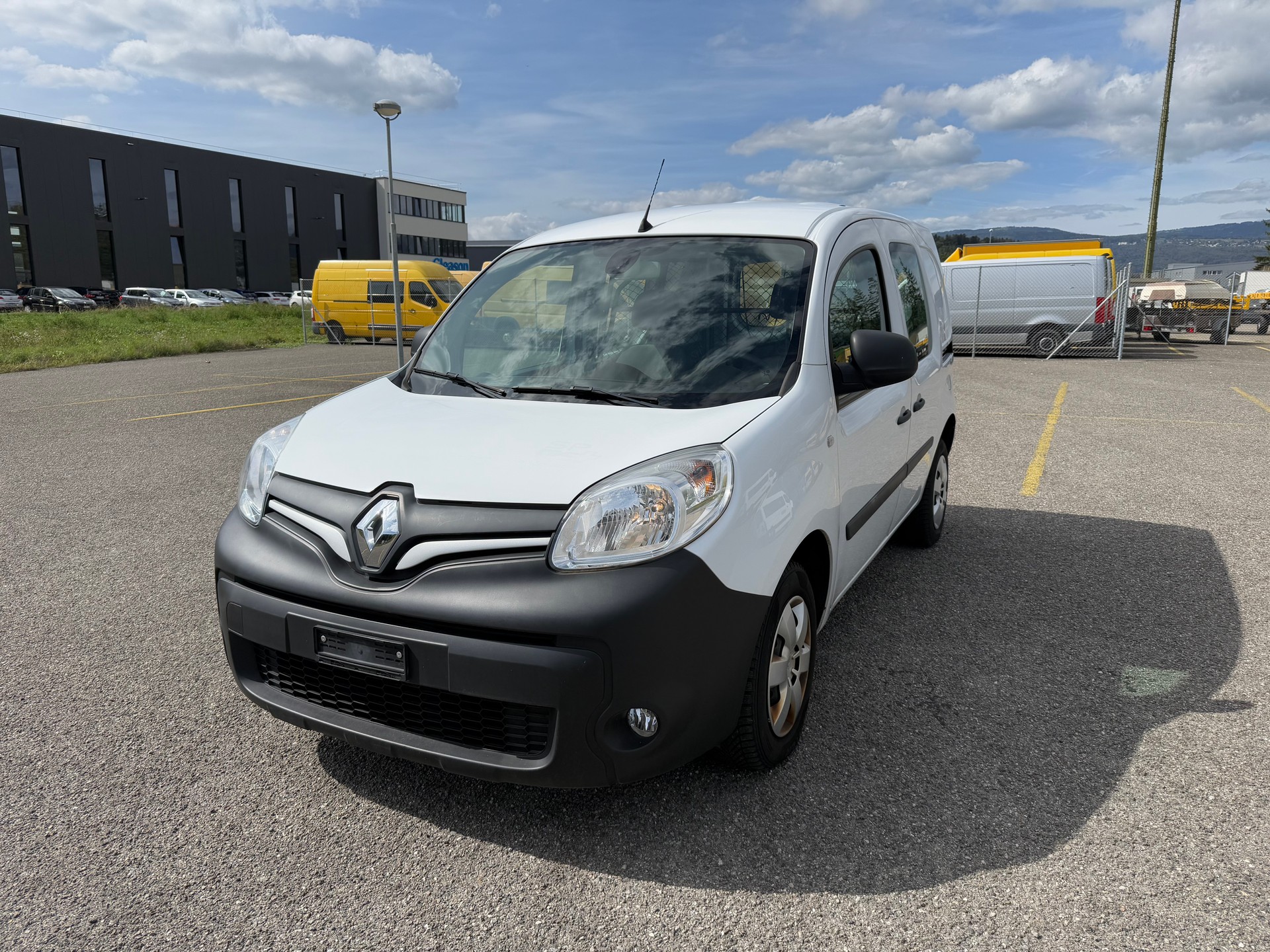 RENAULT Kangoo Medium TCe 115 Business A-image-0