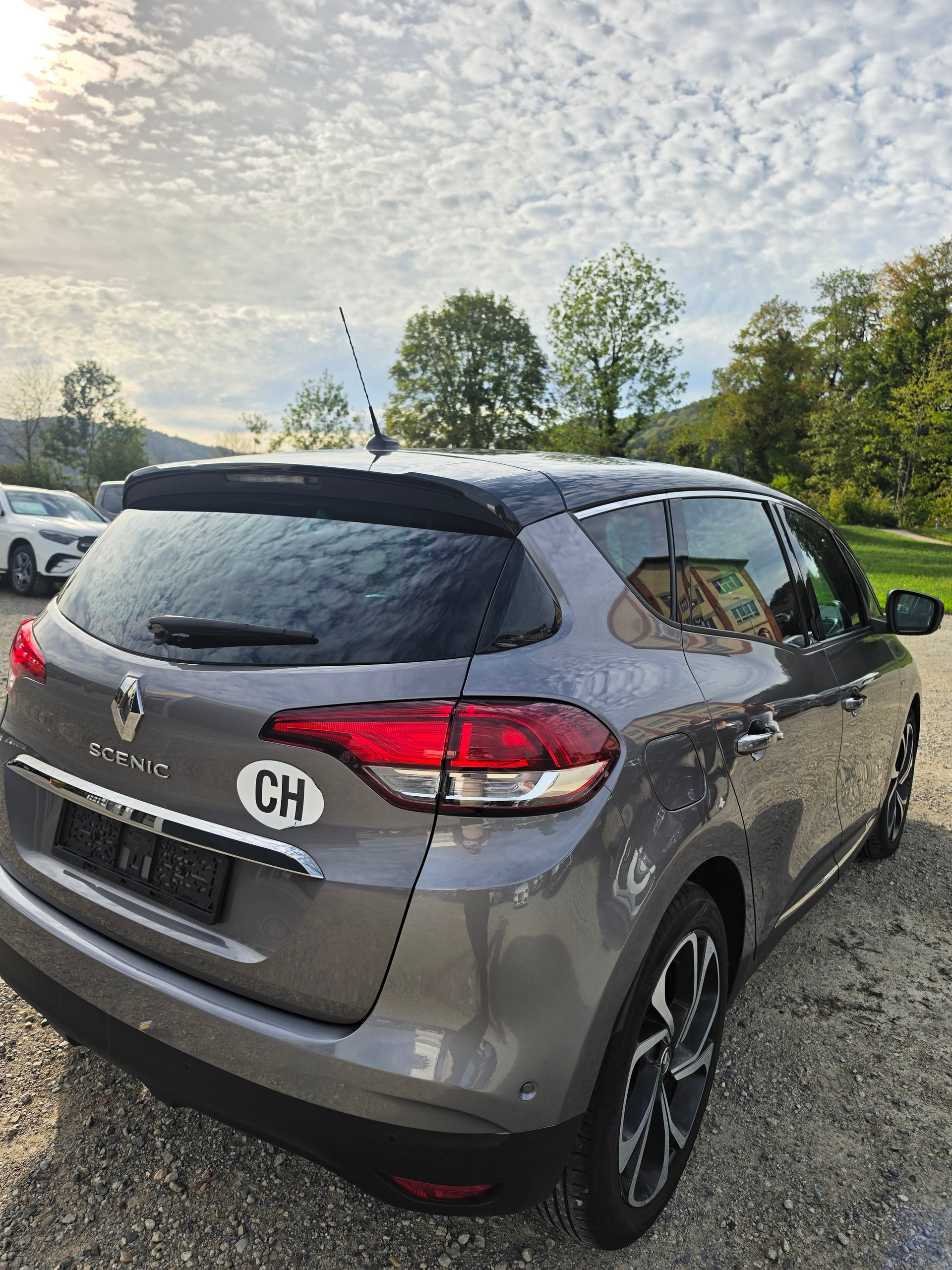 RENAULT Scénic 1.6 dCi Initiale Paris EDC-image-5