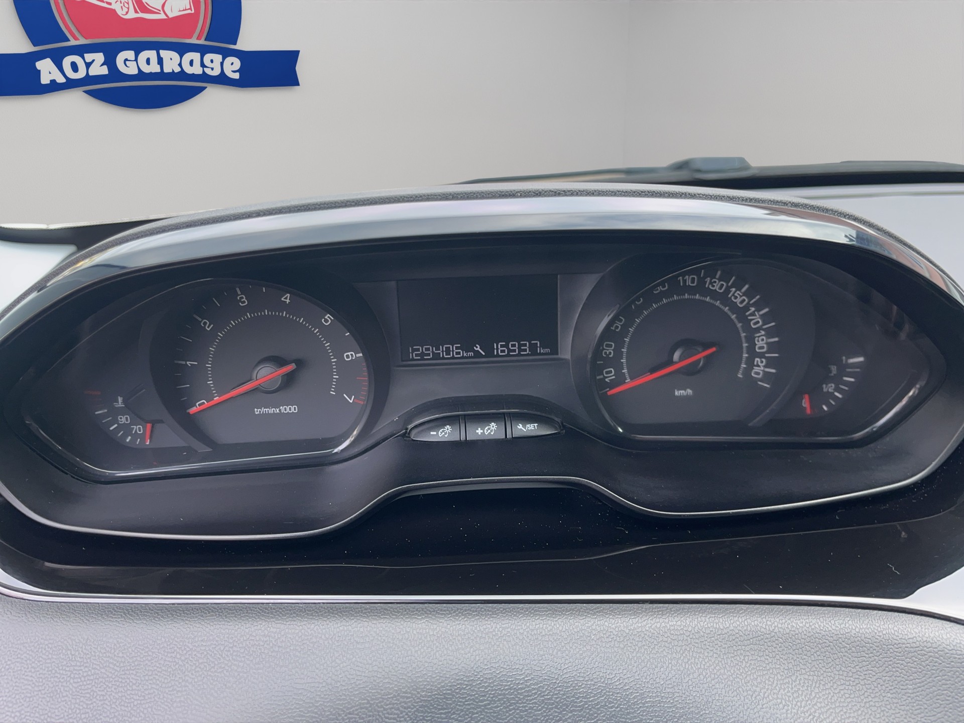 PEUGEOT 208 1.0 VTi Access-image-10