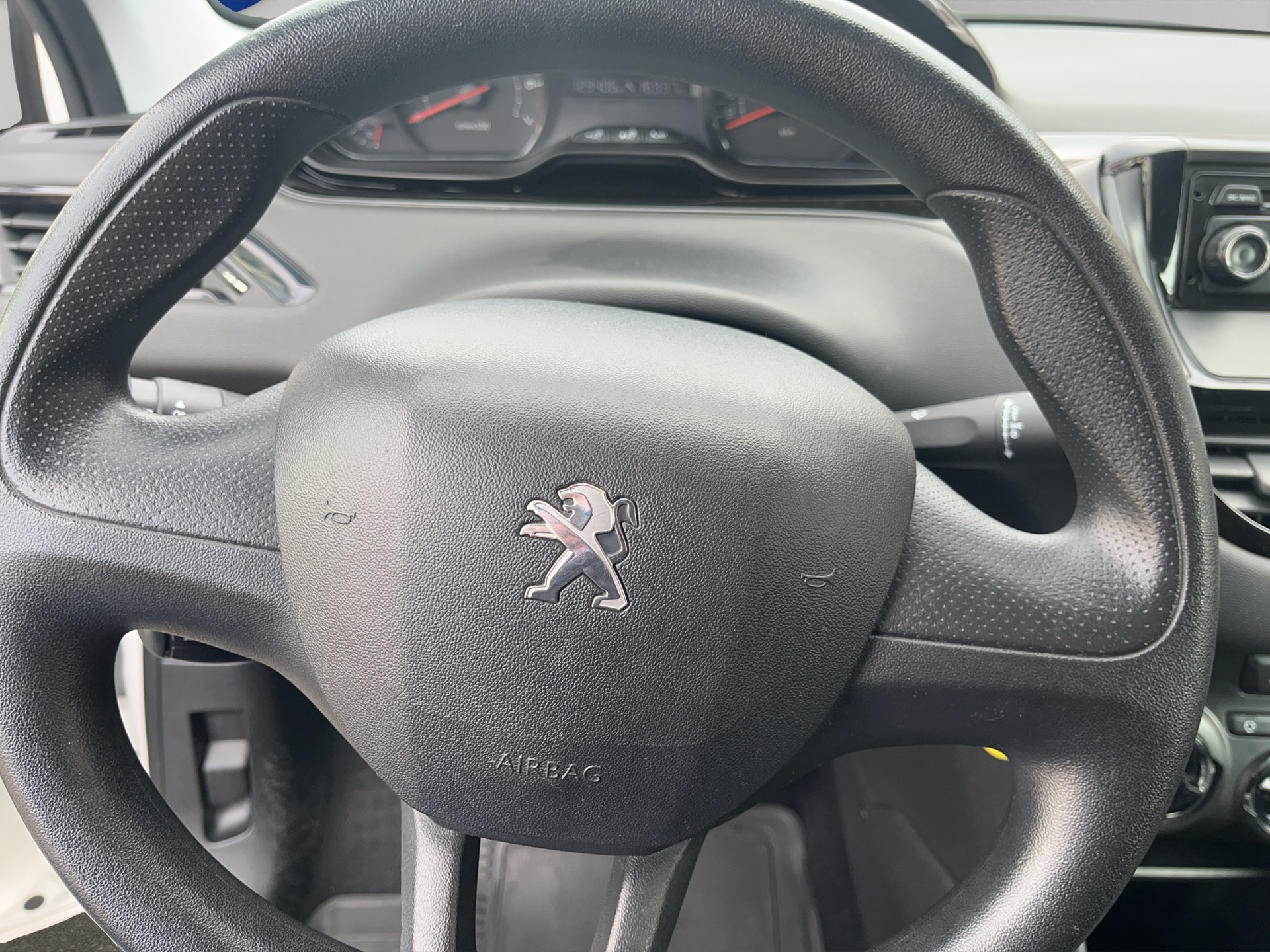 PEUGEOT 208 1.0 VTi Access-image-9