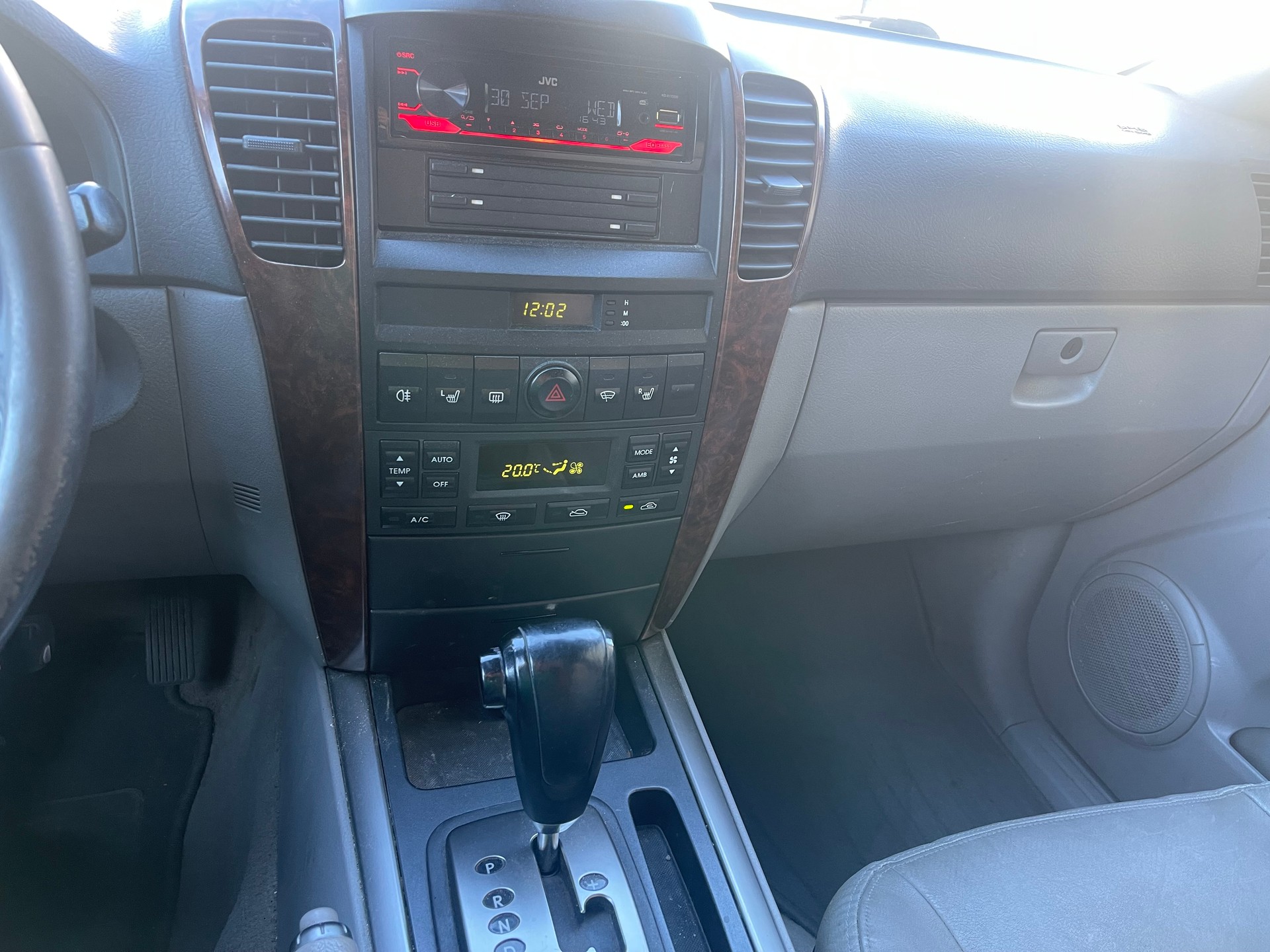 KIA Sorento 2.5 CRDI Carat-image-10
