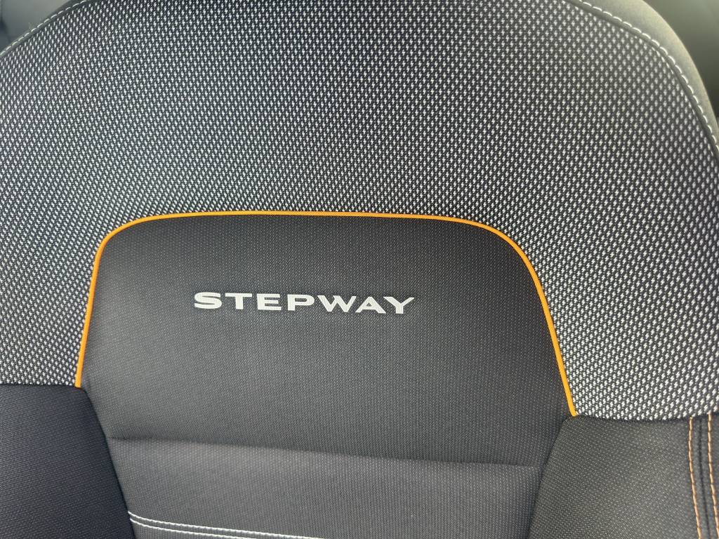 DACIA Sandero Stepway TCe 90 Comfort CVT-image-11