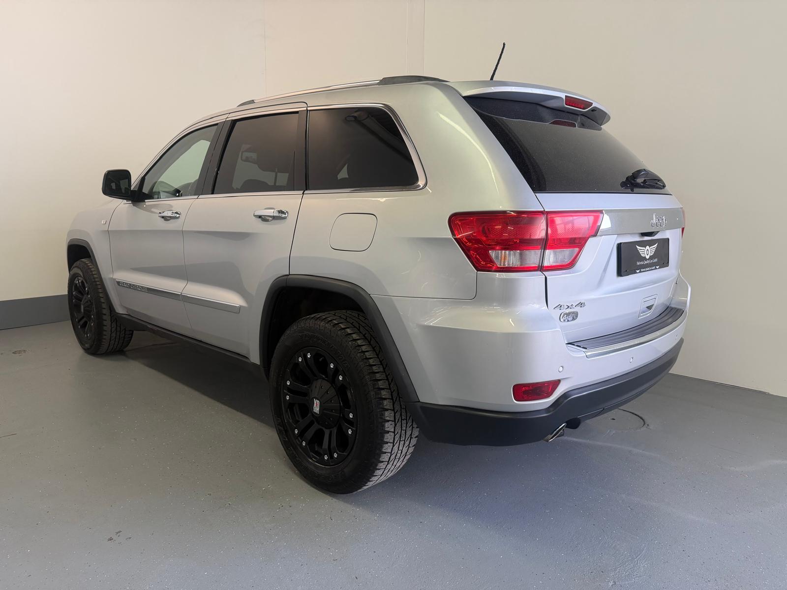 JEEP Grand Cherokee 3.0 CRD Overland Automatic-image-9