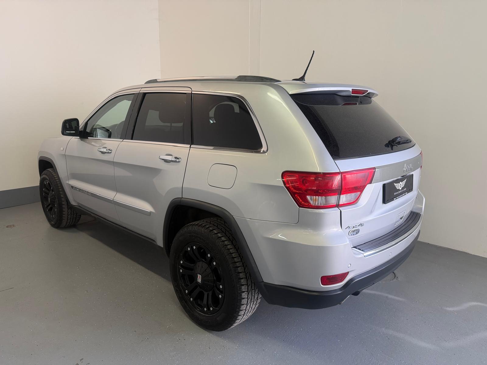 JEEP Grand Cherokee 3.0 CRD Overland Automatic-image-8