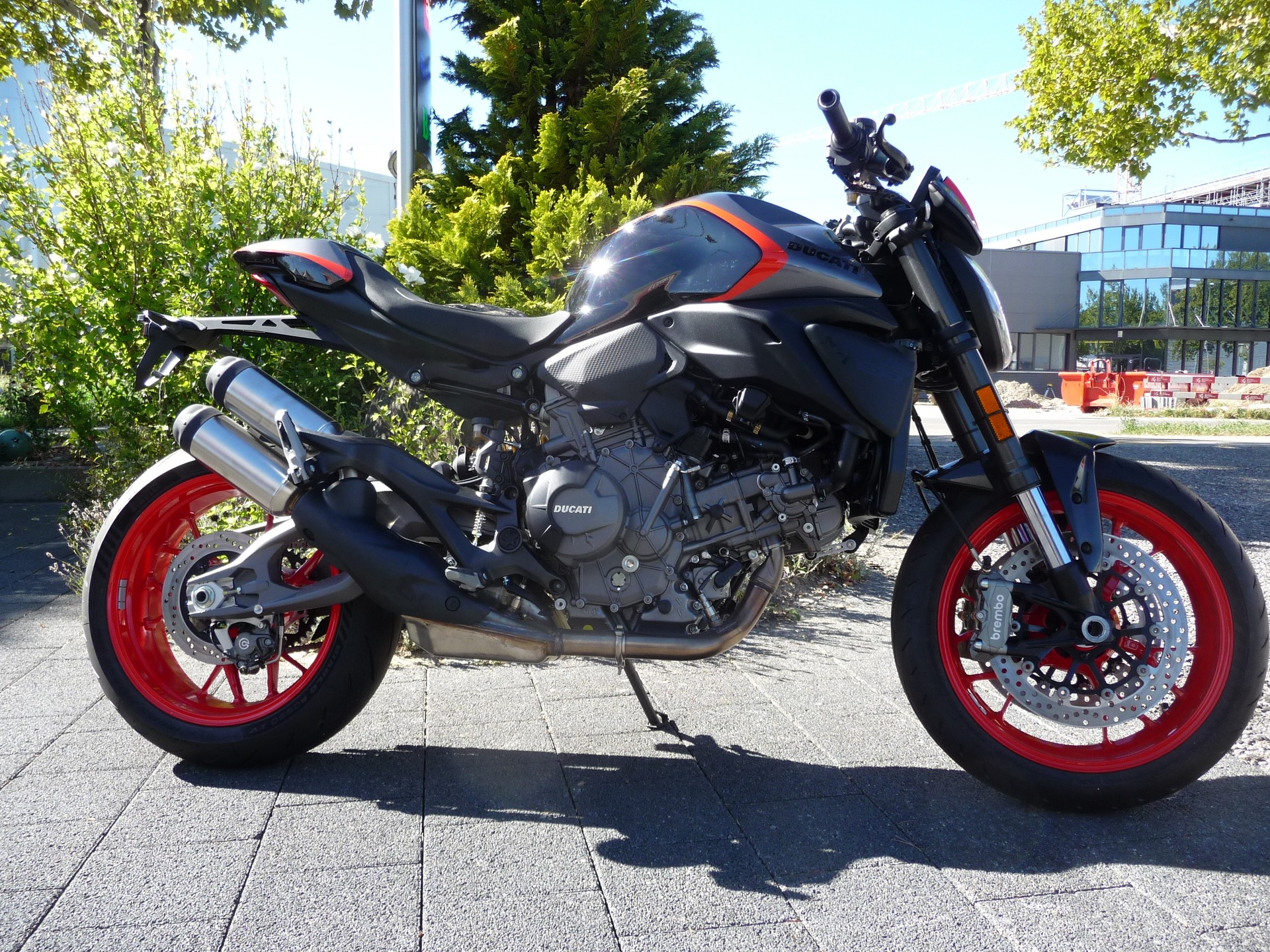 DUCATI Monster + Version