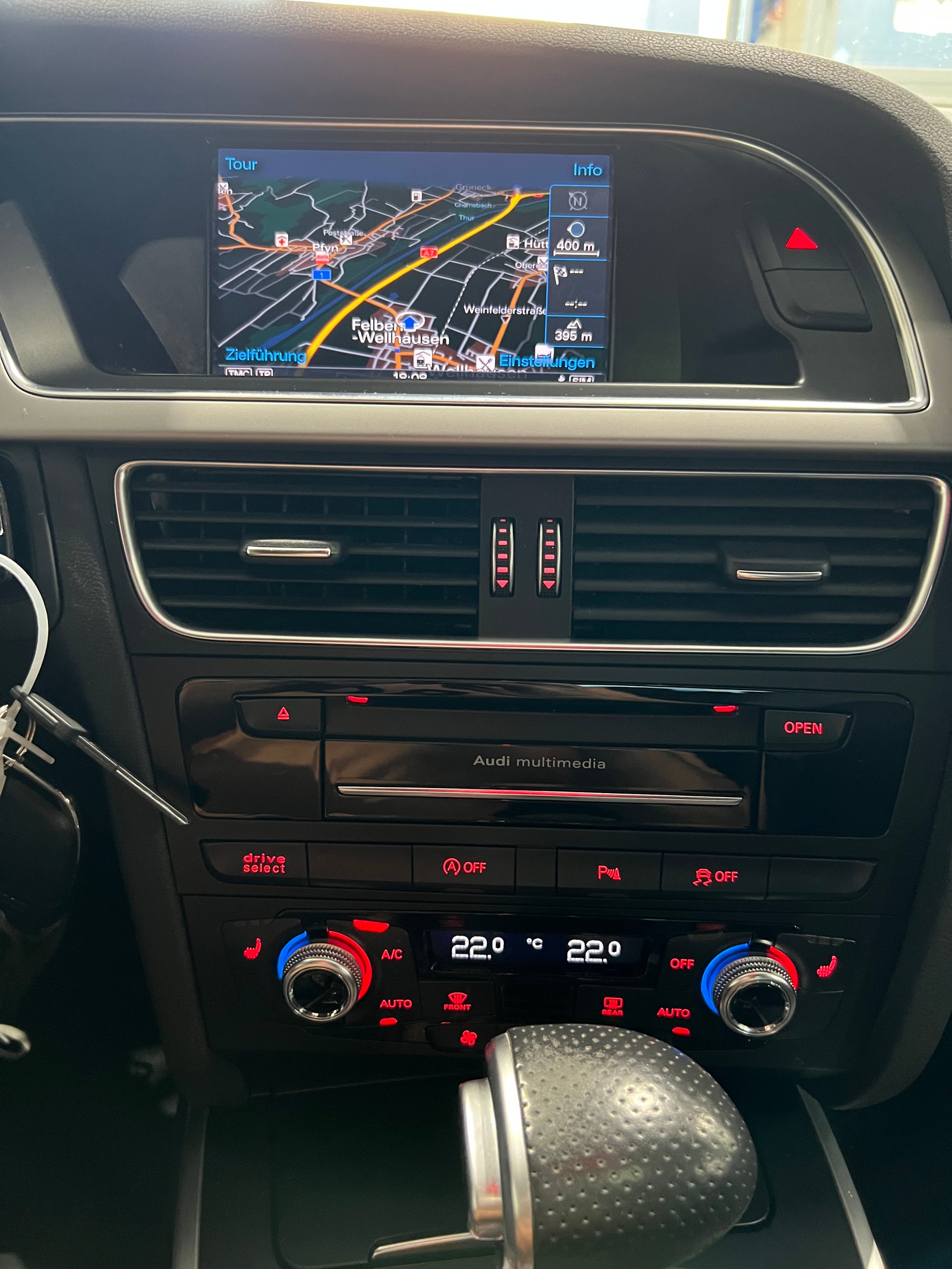 AUDI A4 Avant 3.0 TDI clean diesel qu**S-Line,Matrix LED,AHK,StHz,Panodach,Frisch ab MFK,Panodach**Vollausstattung**-image-10