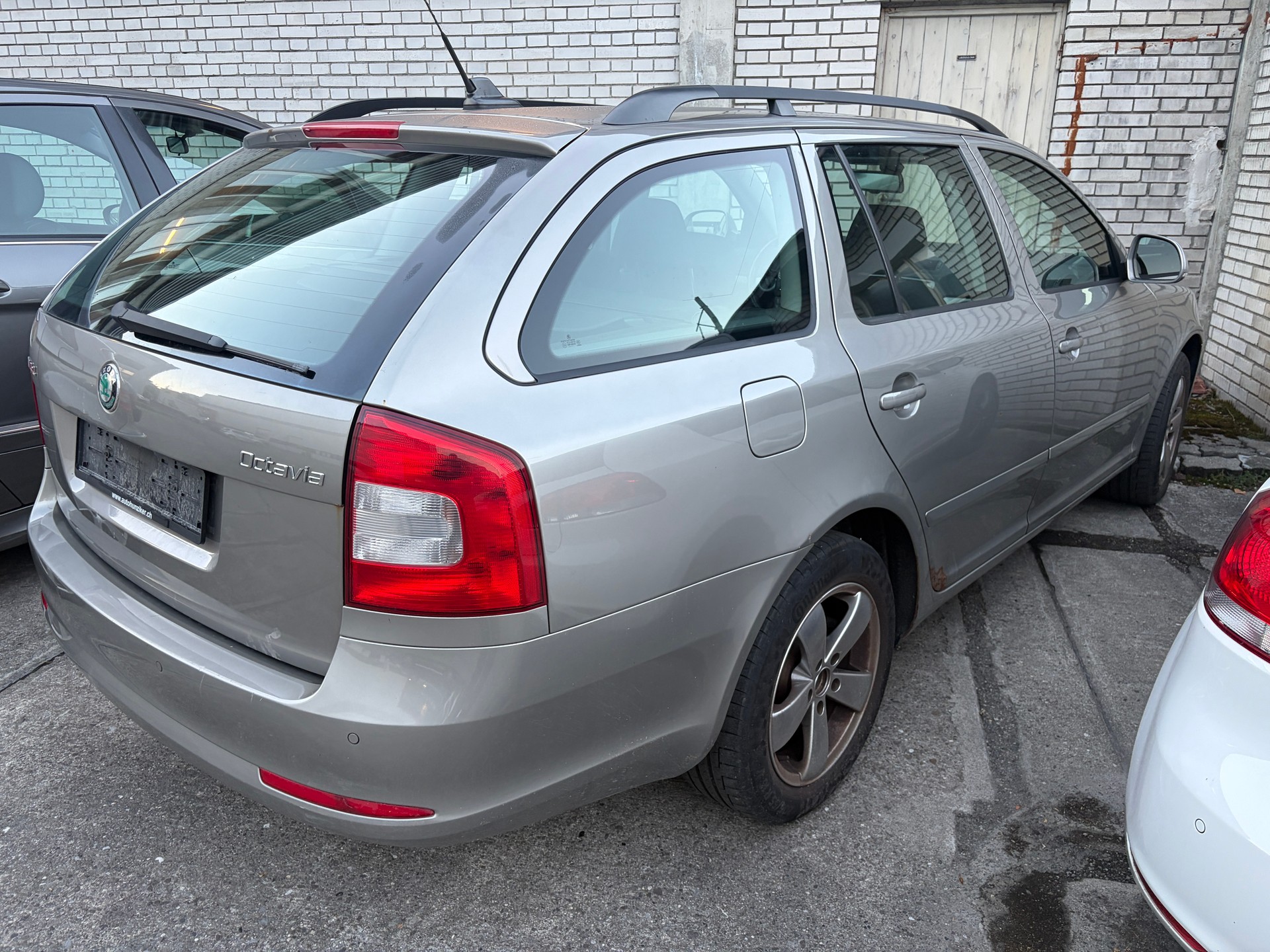 SKODA Octavia Combi 2.0 TDI Adventure 4x4 DSG-image-4