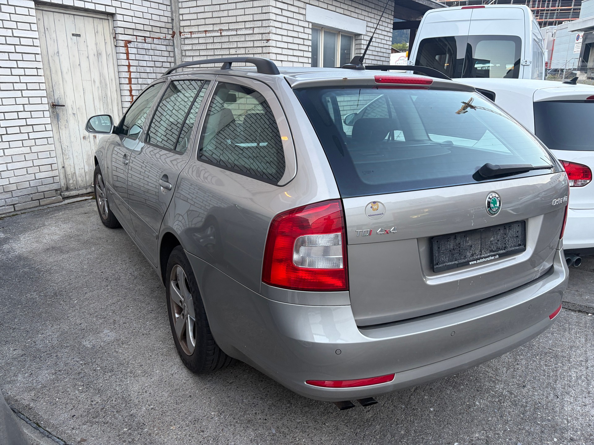 SKODA Octavia Combi 2.0 TDI Adventure 4x4 DSG-image-5