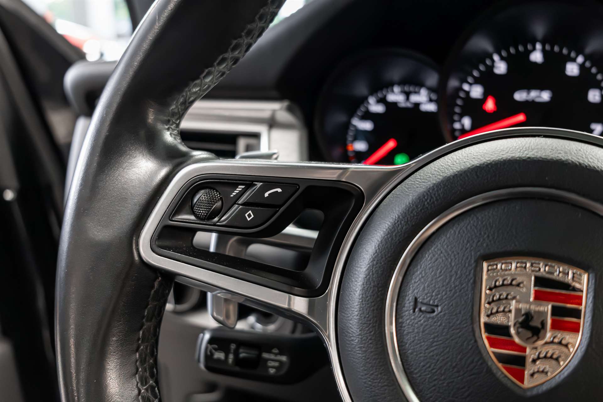 PORSCHE Macan GTS PDK-image-9