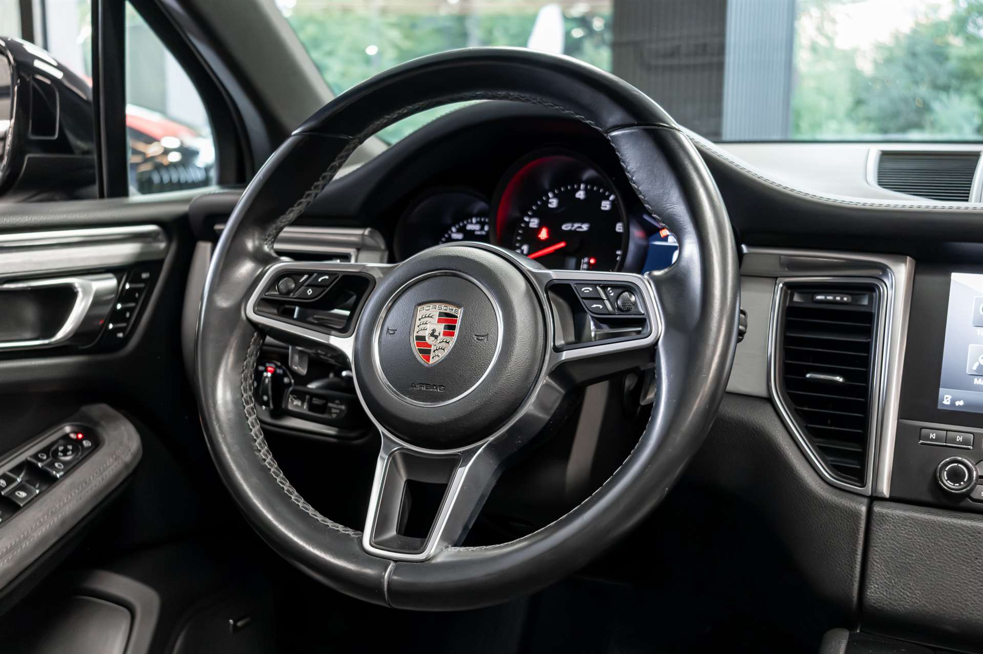 PORSCHE Macan GTS PDK-image-8