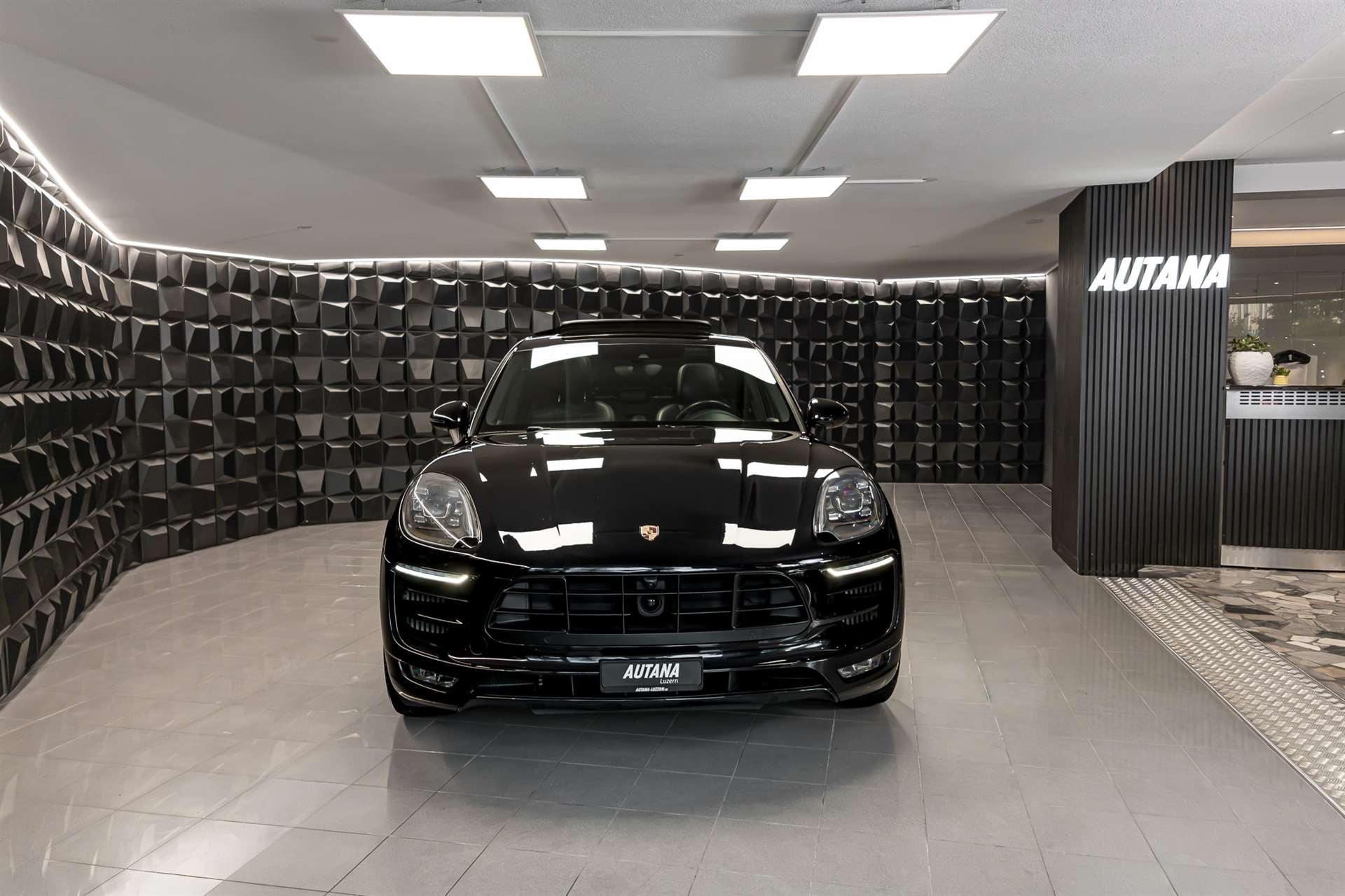 PORSCHE Macan GTS PDK-image-3