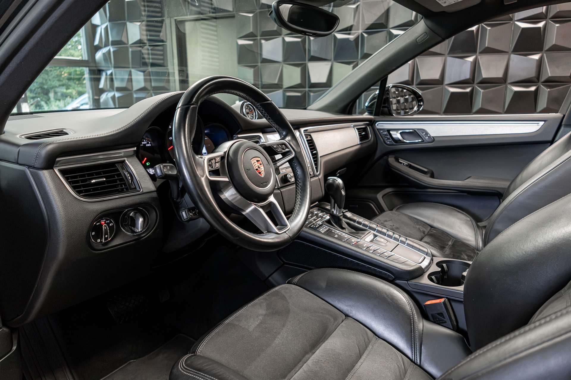 PORSCHE Macan GTS PDK-image-15
