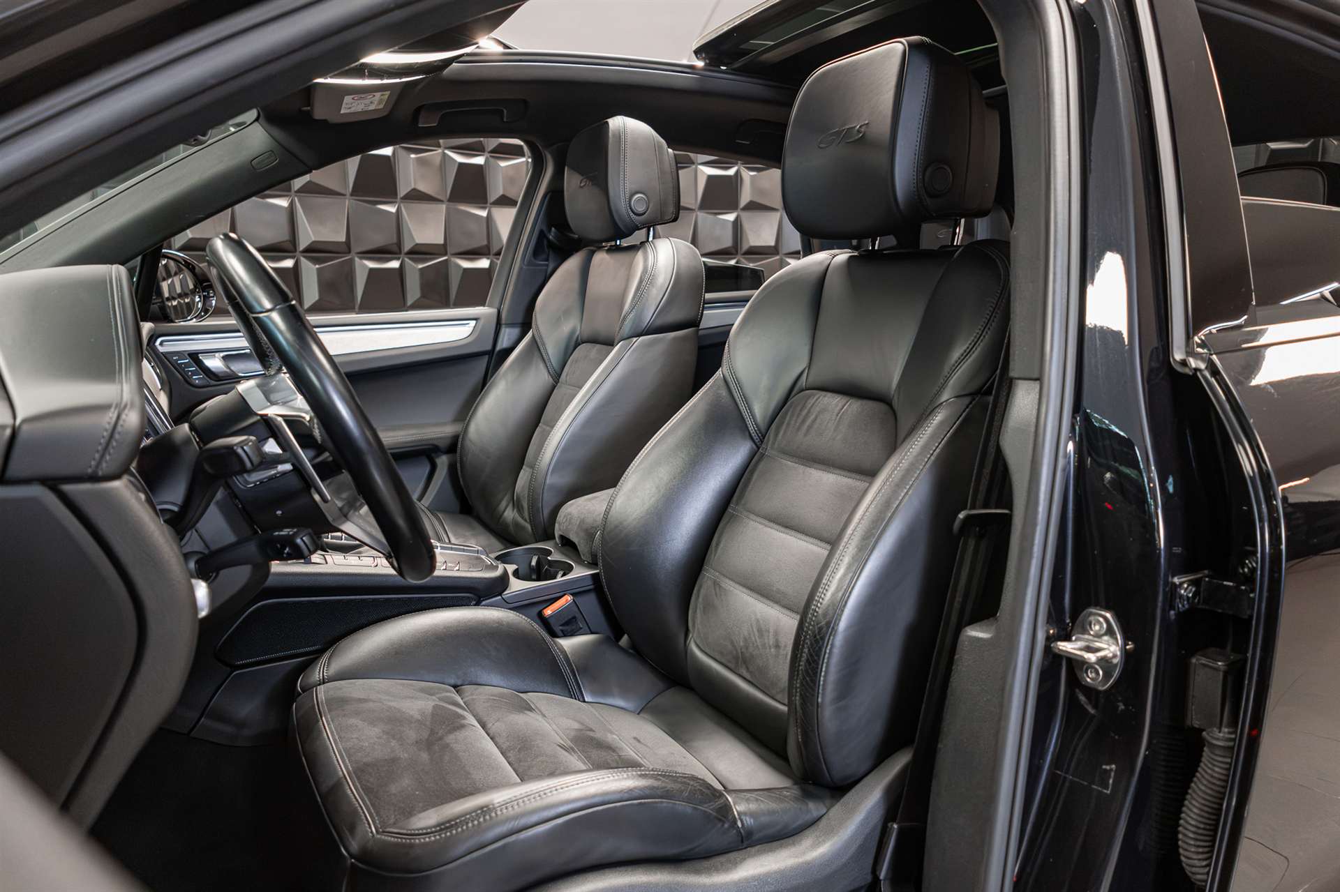 PORSCHE Macan GTS PDK-image-16