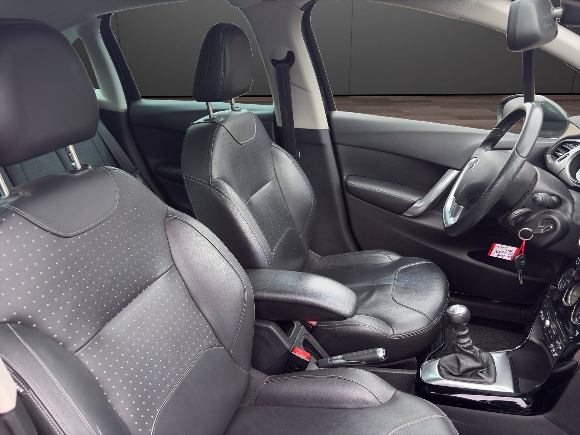 CITROEN C3 1.6 HDi 110 Exclusive-image-12