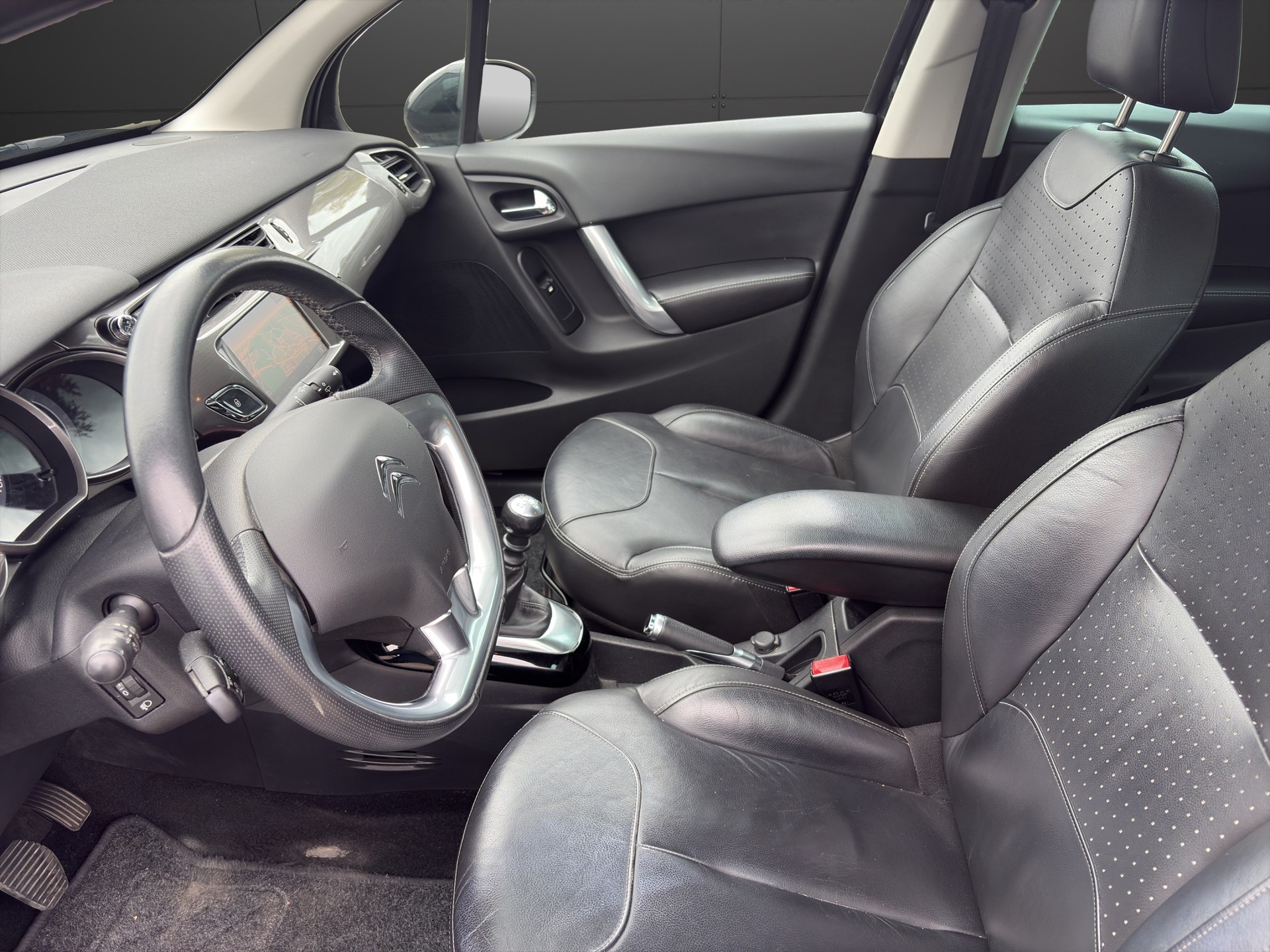 CITROEN C3 1.6 HDi 110 Exclusive-image-2