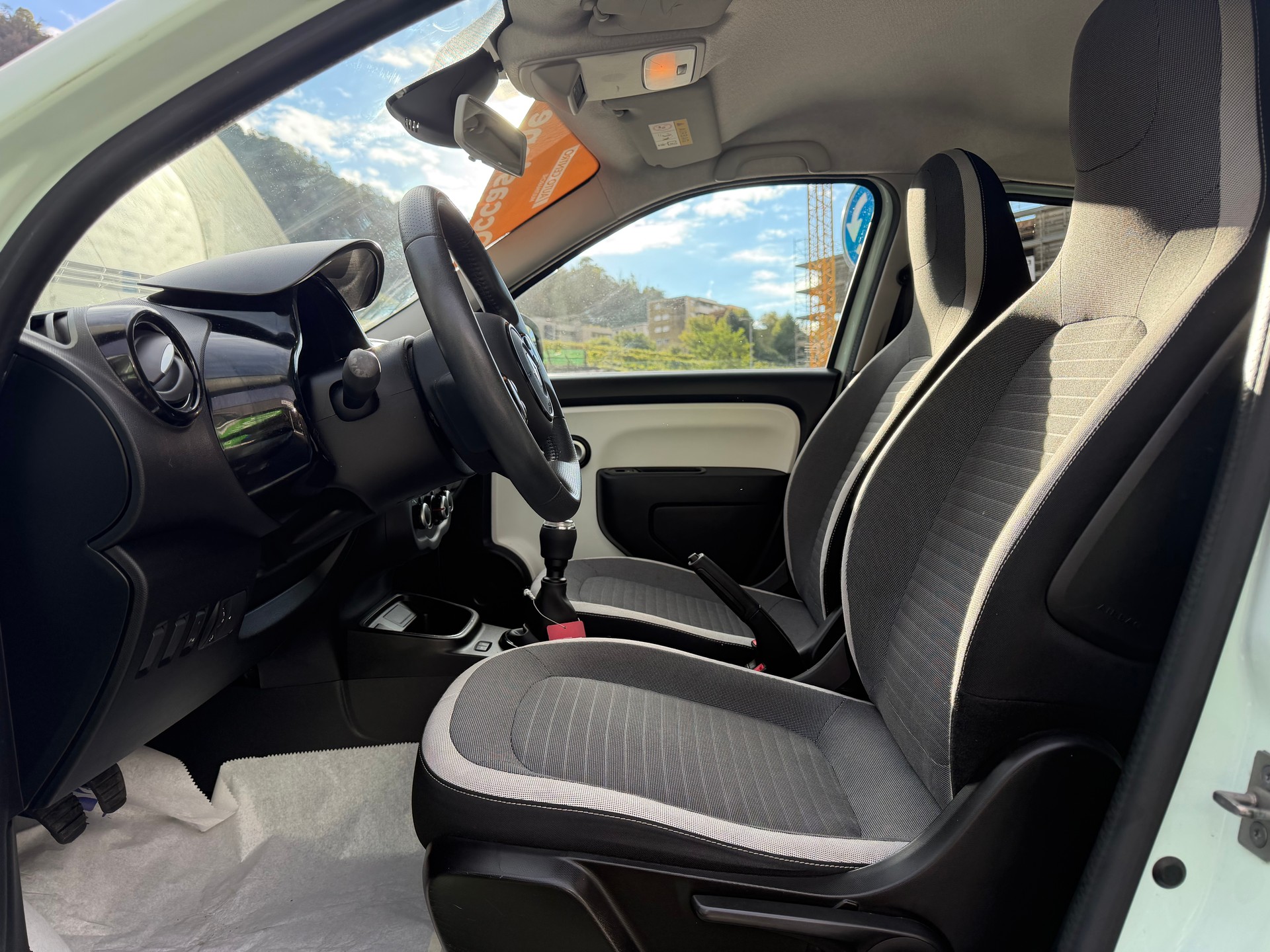 RENAULT Twingo SCe 75 Zen-image-10