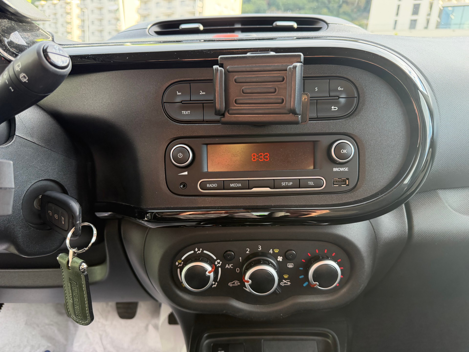 RENAULT Twingo SCe 75 Zen-image-14